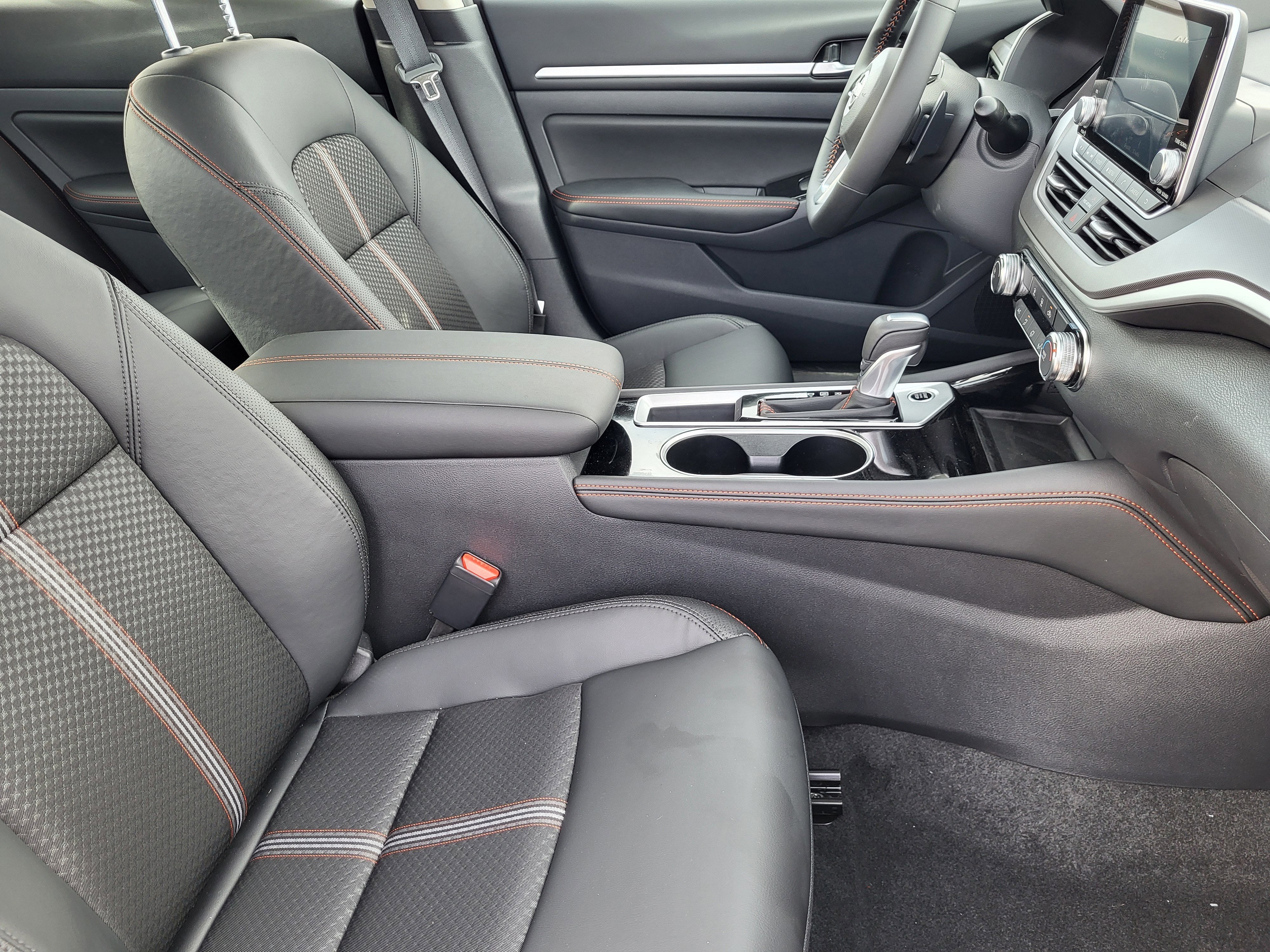 2025 Nissan Altima SR FWD