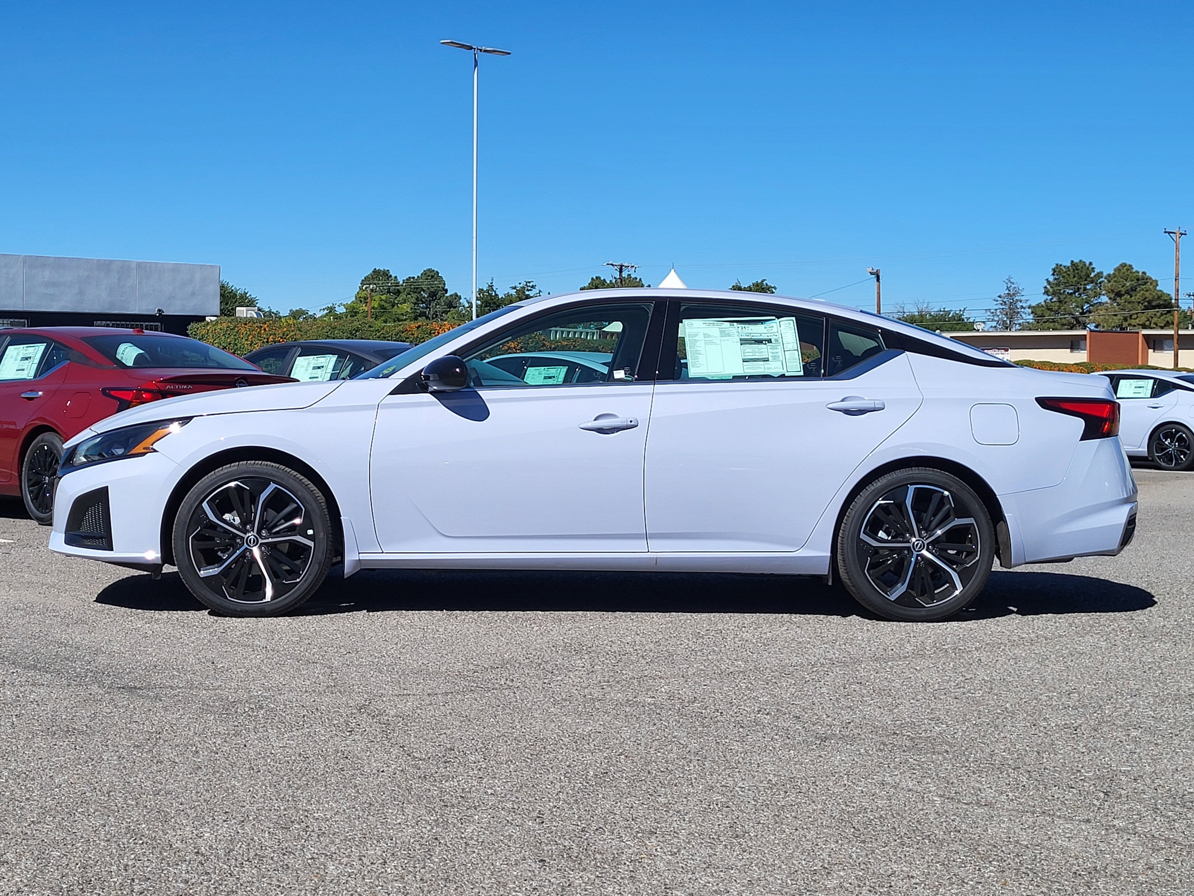 2025 Nissan Altima SR FWD