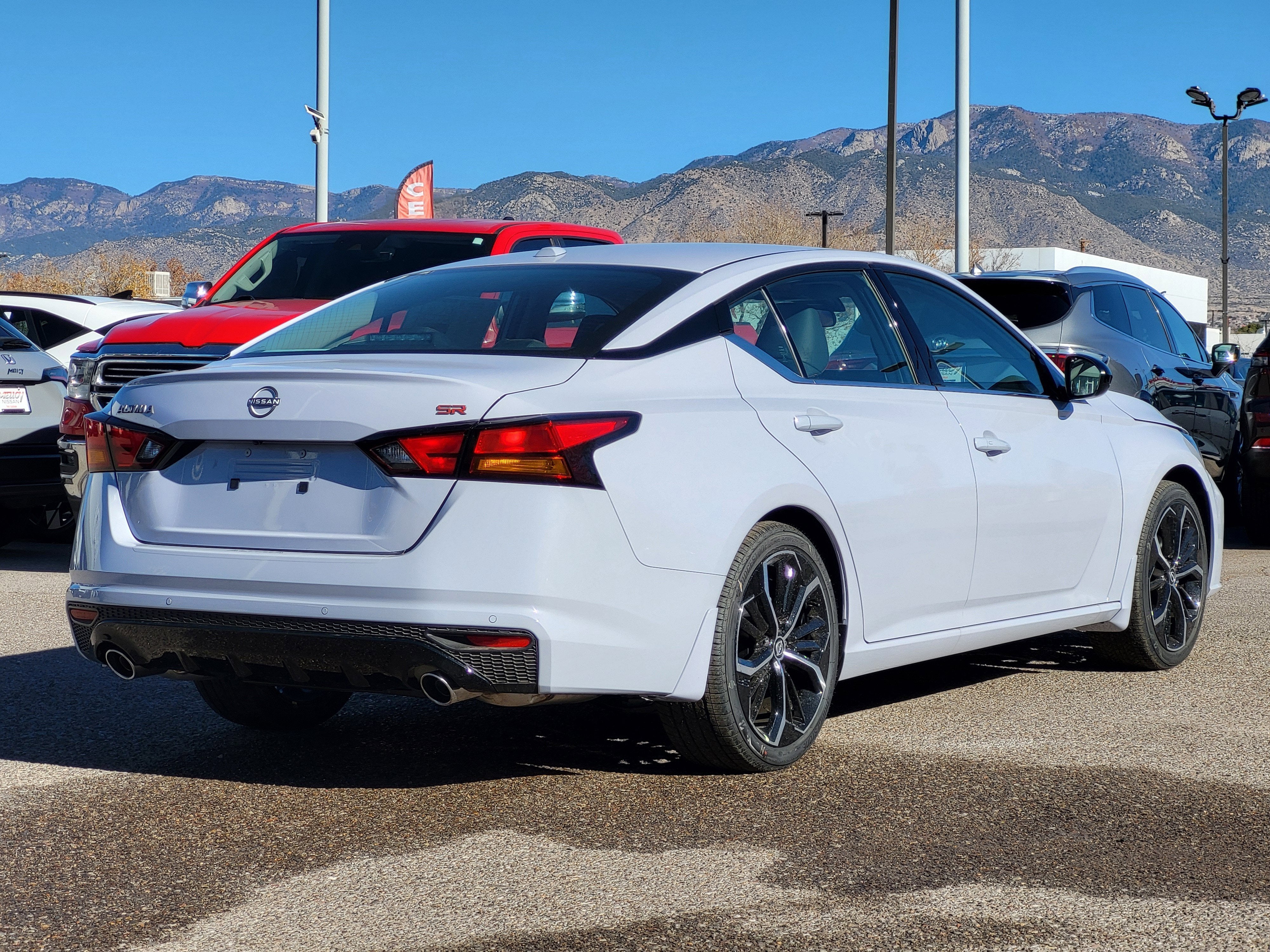 2025 Nissan Altima SR FWD