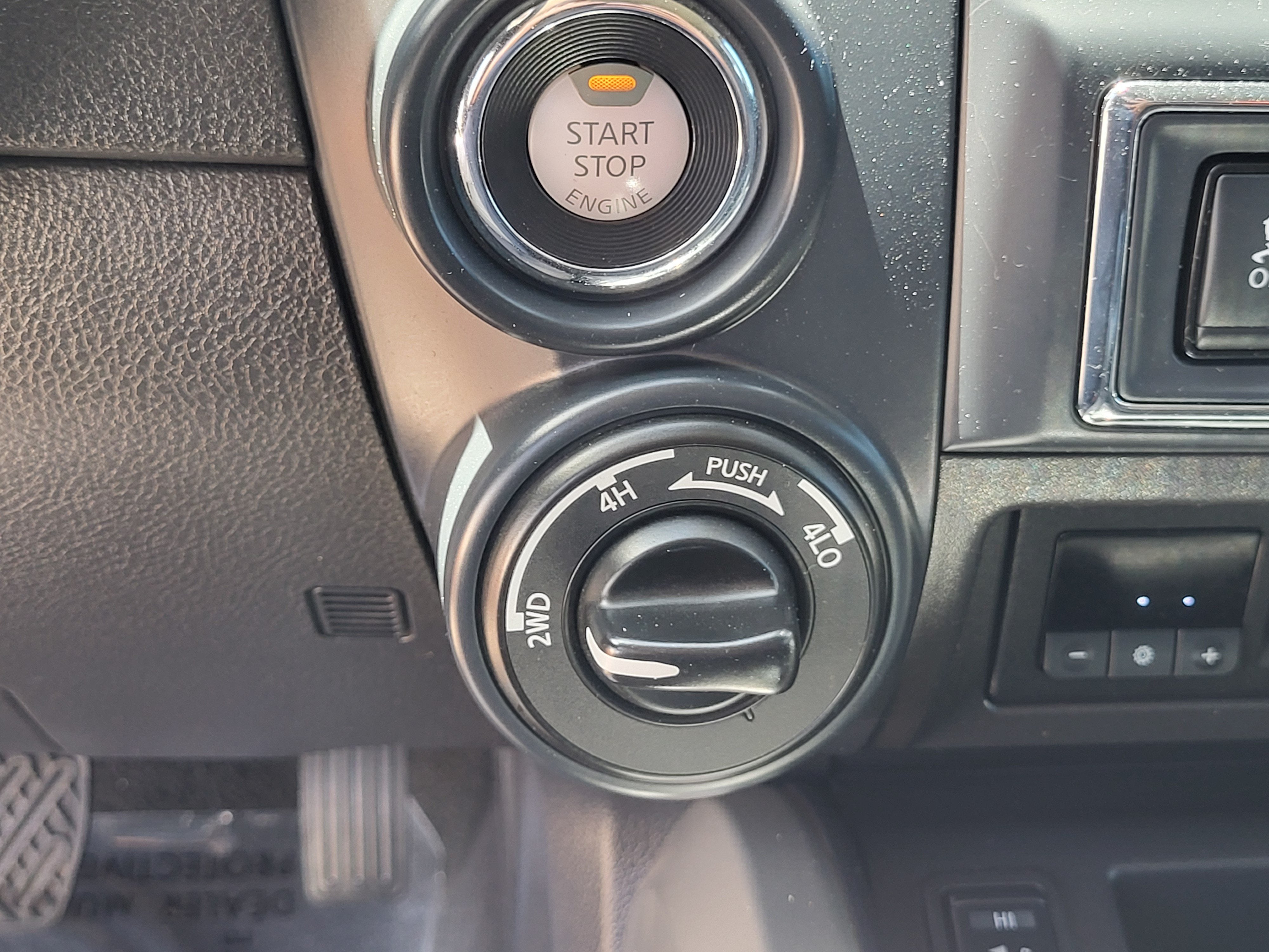 2024 Nissan Titan XD SV