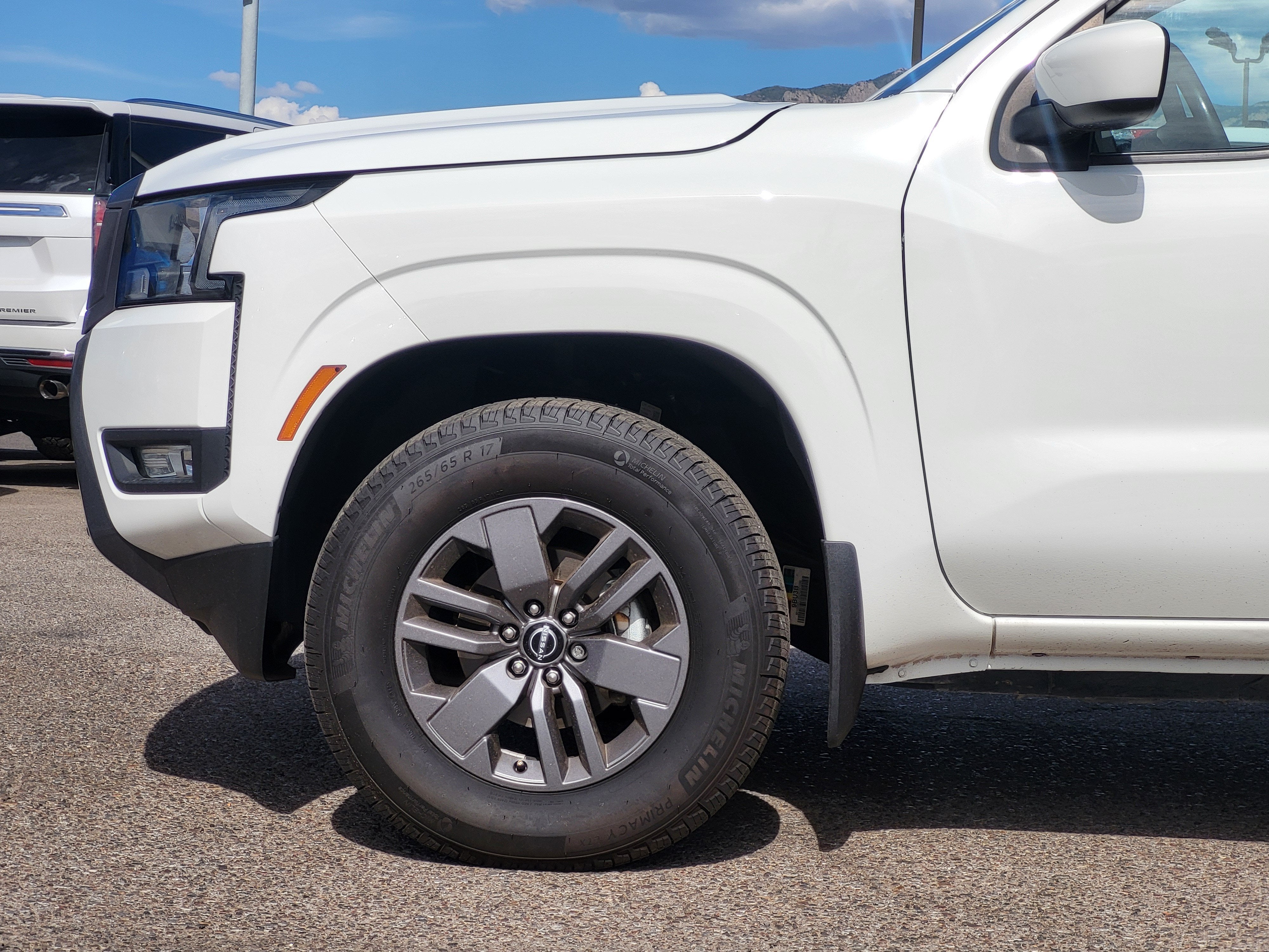 2025 Nissan Frontier SV