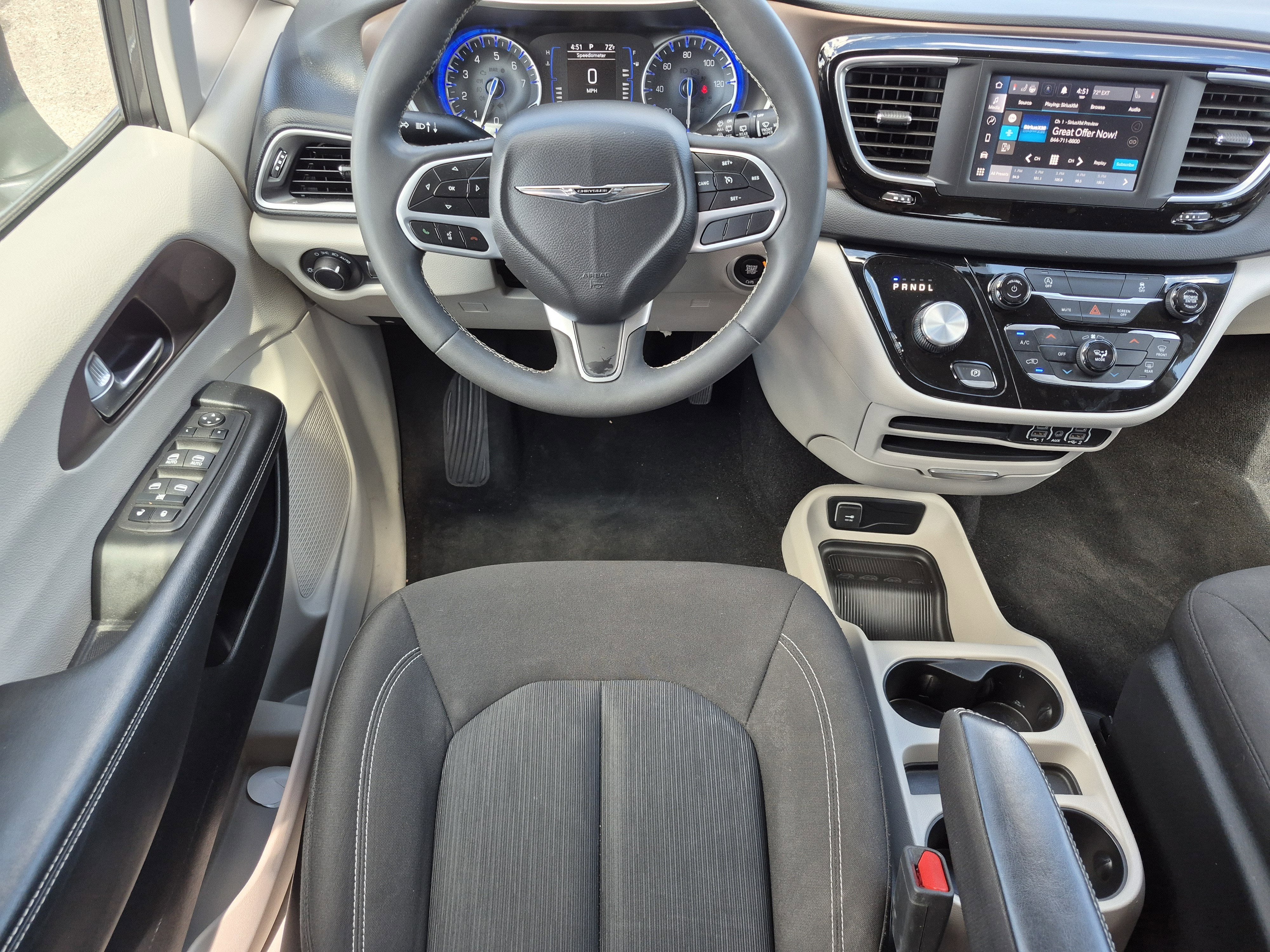 2023 Chrysler Voyager LX