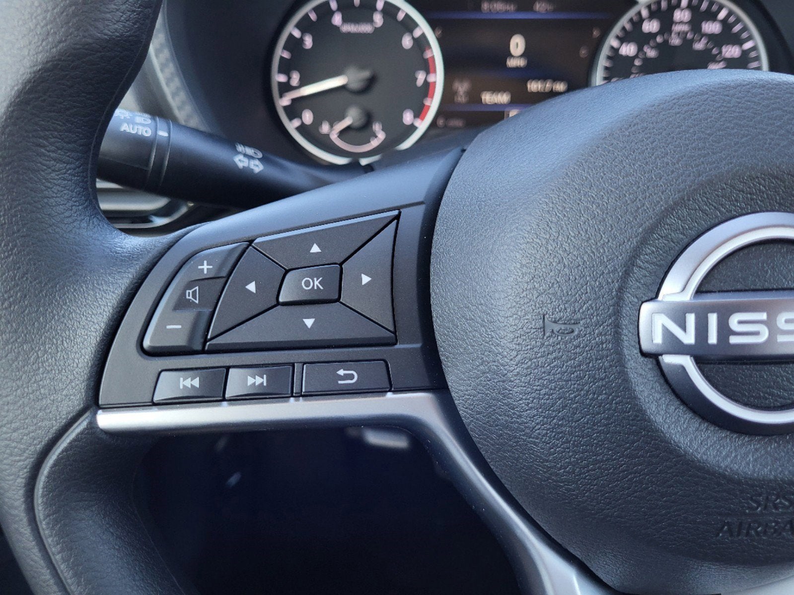 2025 Nissan Sentra SV CVT