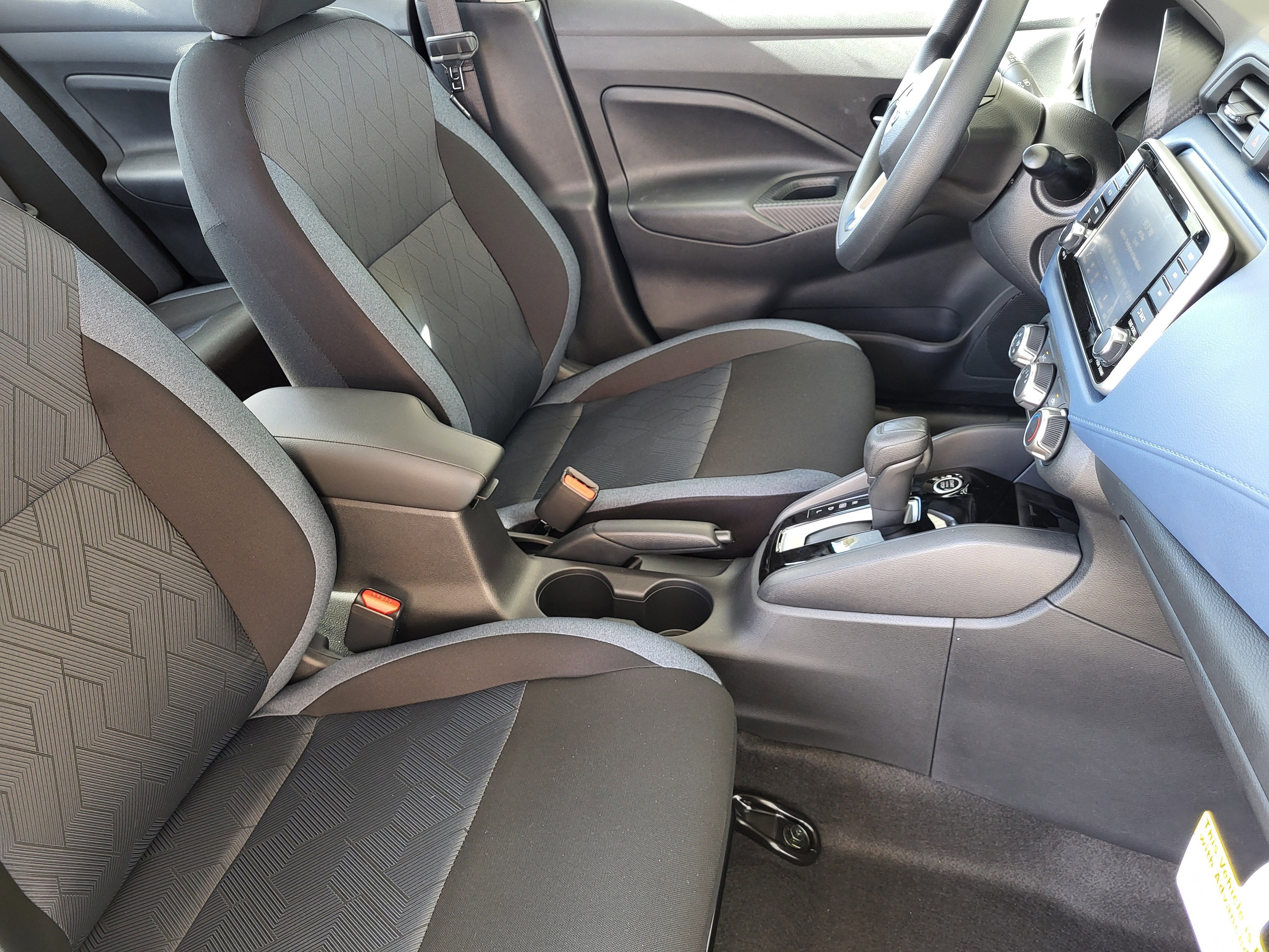 2025 Nissan Versa SV CVT