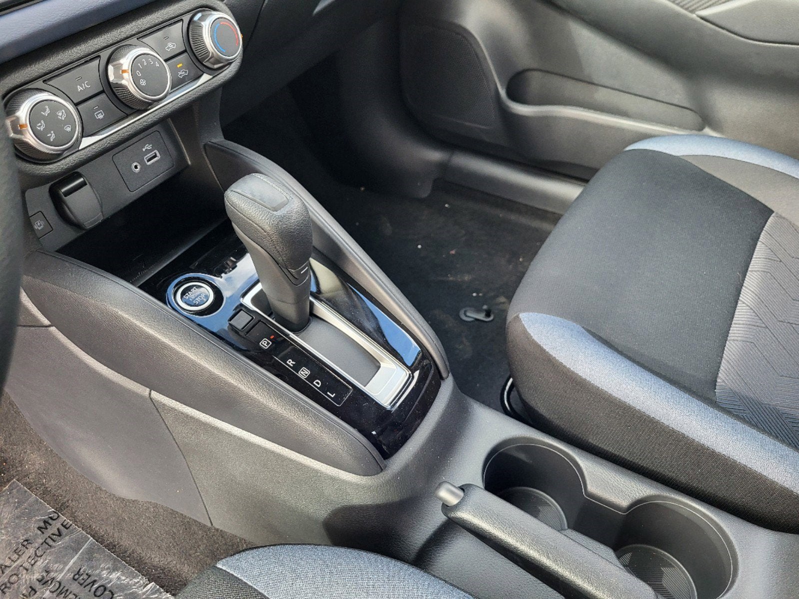 2025 Nissan Versa SV CVT