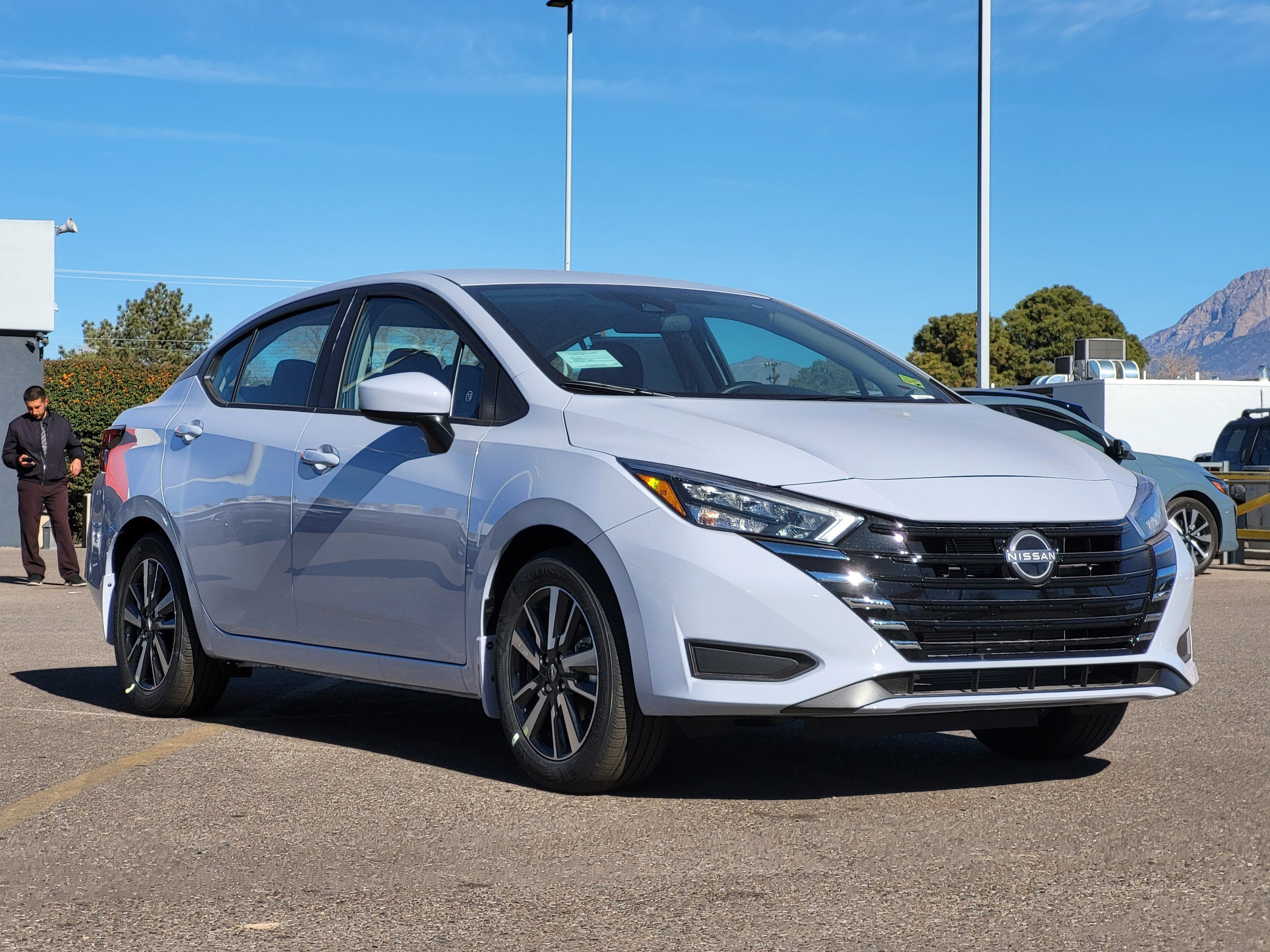 2025 Nissan Versa SV CVT