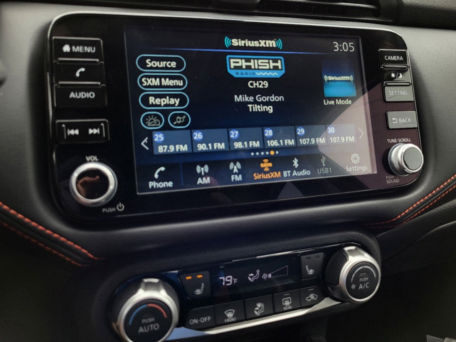 2025 Nissan Versa SR CVT