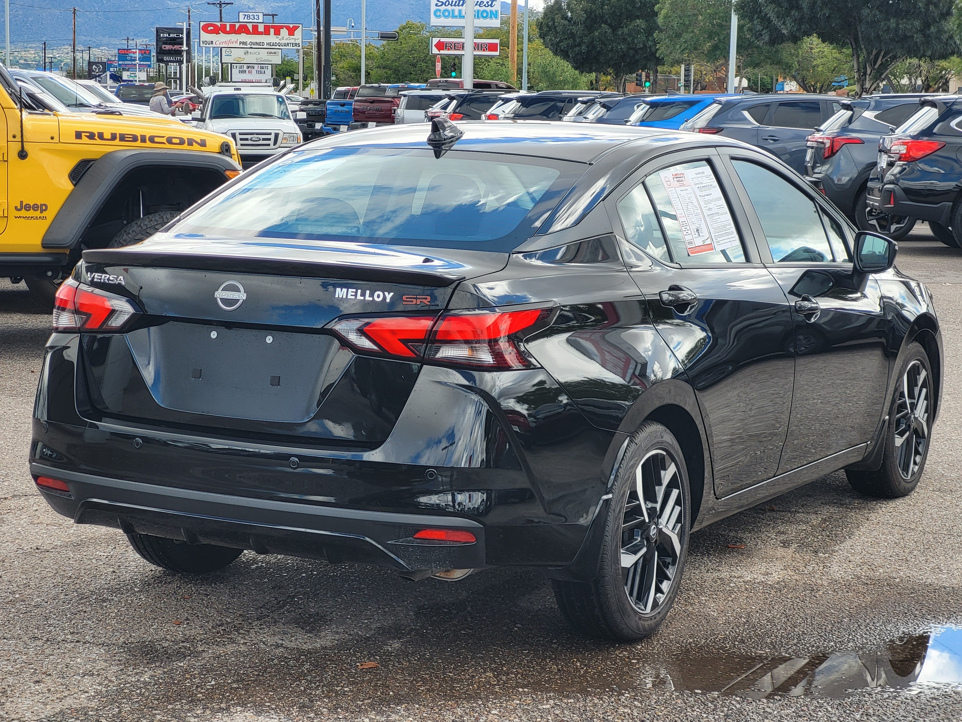 2025 Nissan Versa SR