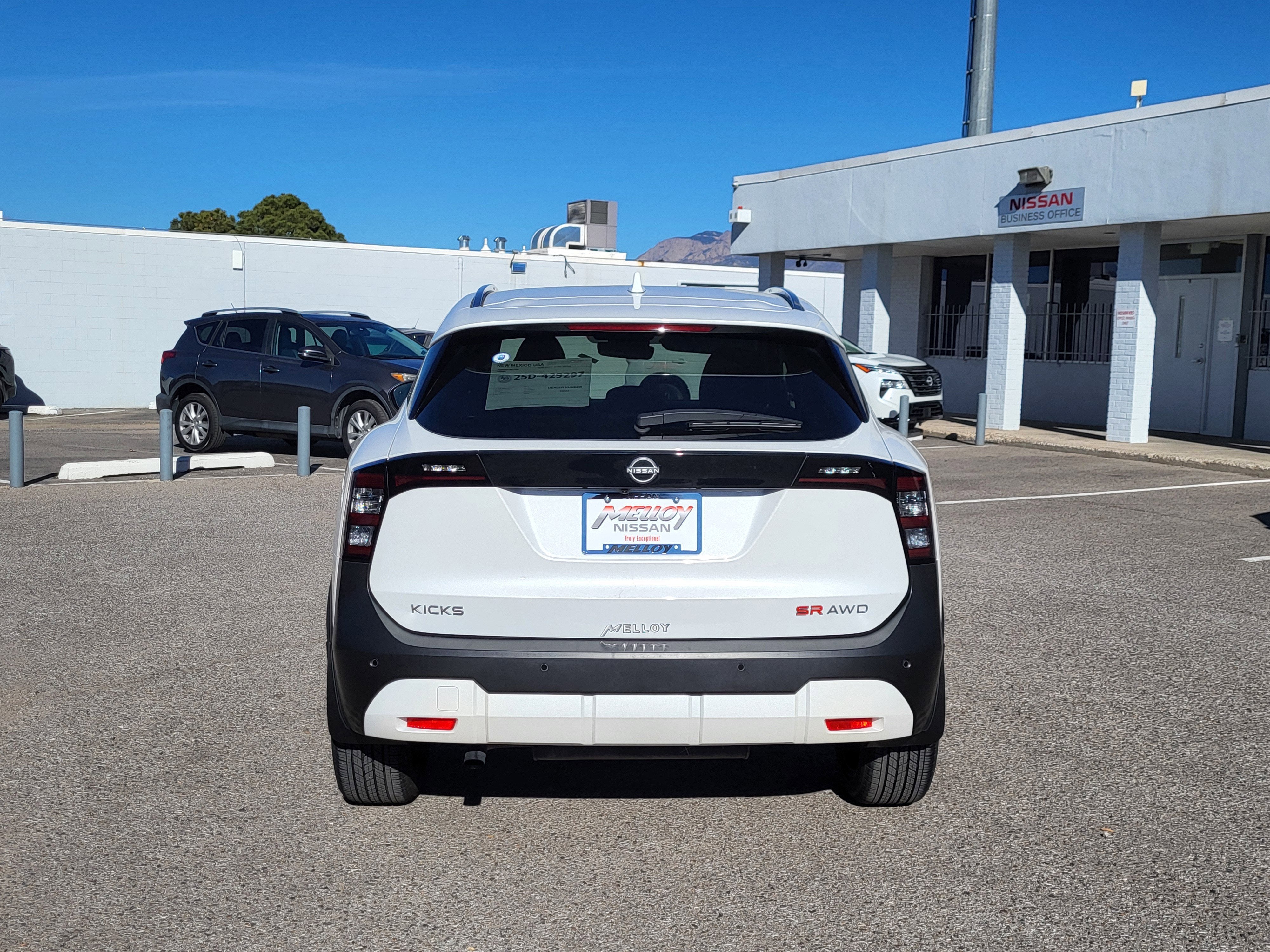2025 Nissan Kicks SR