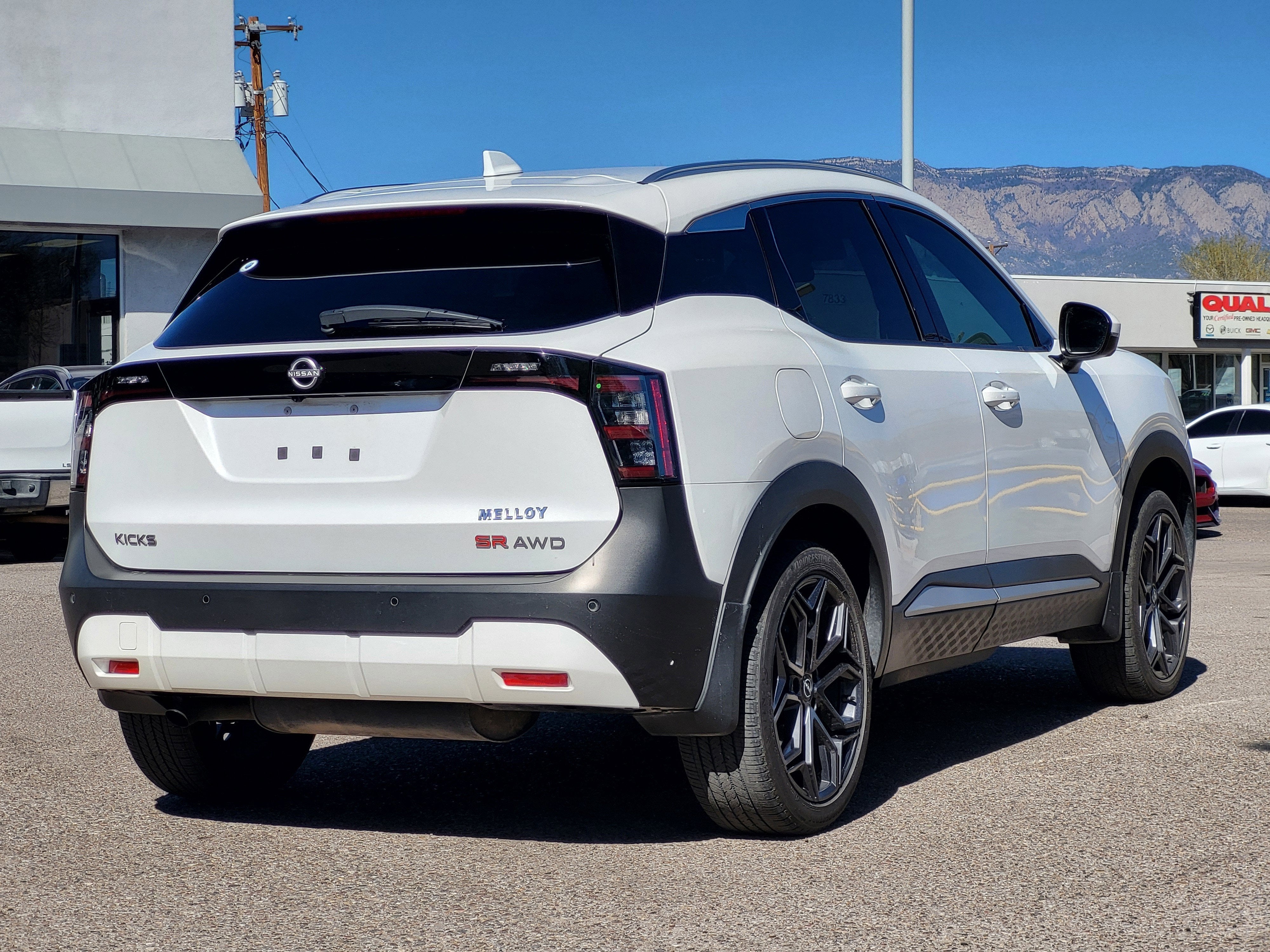 2025 Nissan Kicks SR