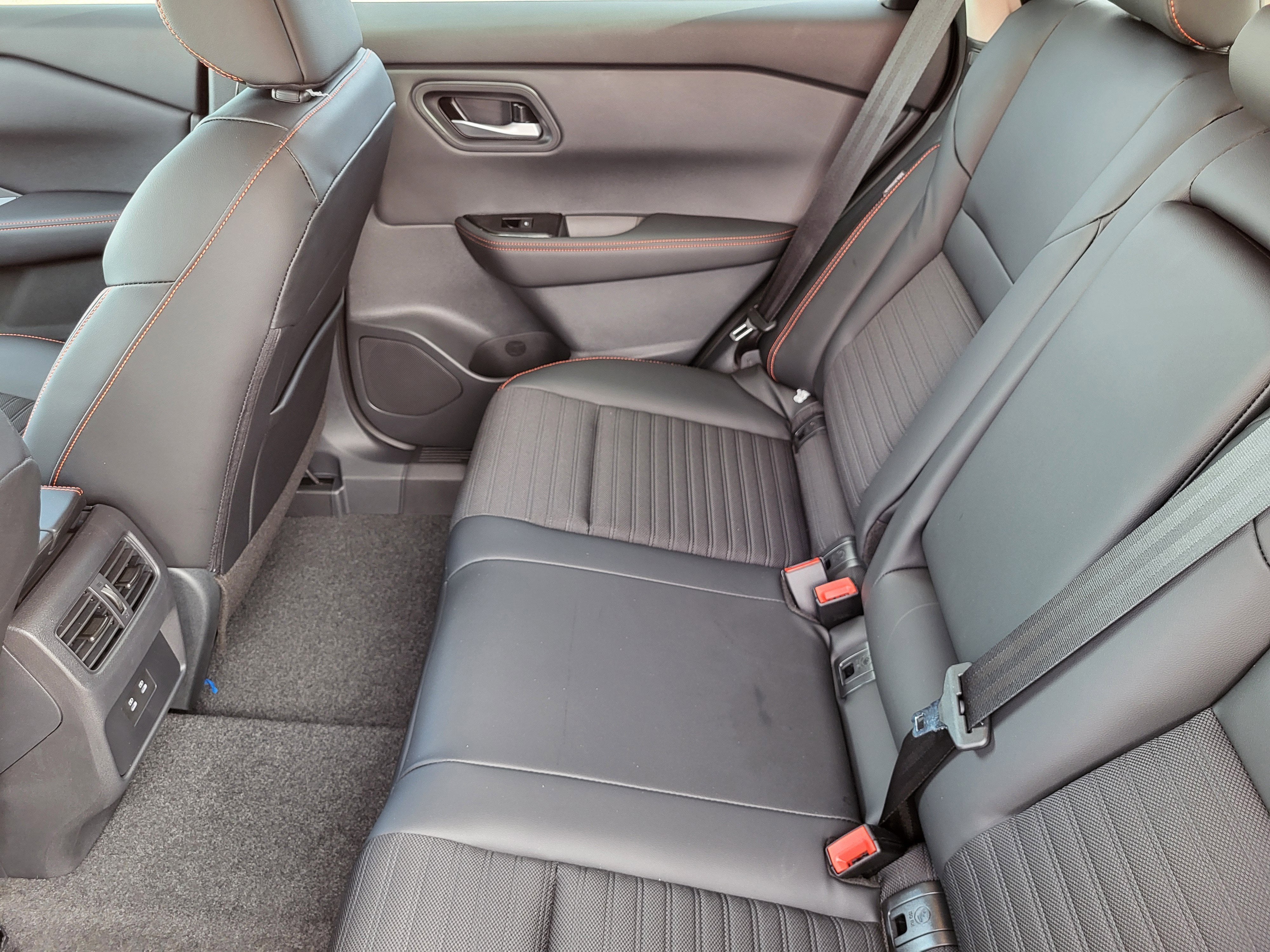 2026 Nissan Rogue AWD Rock Creek *Ltd Avail*