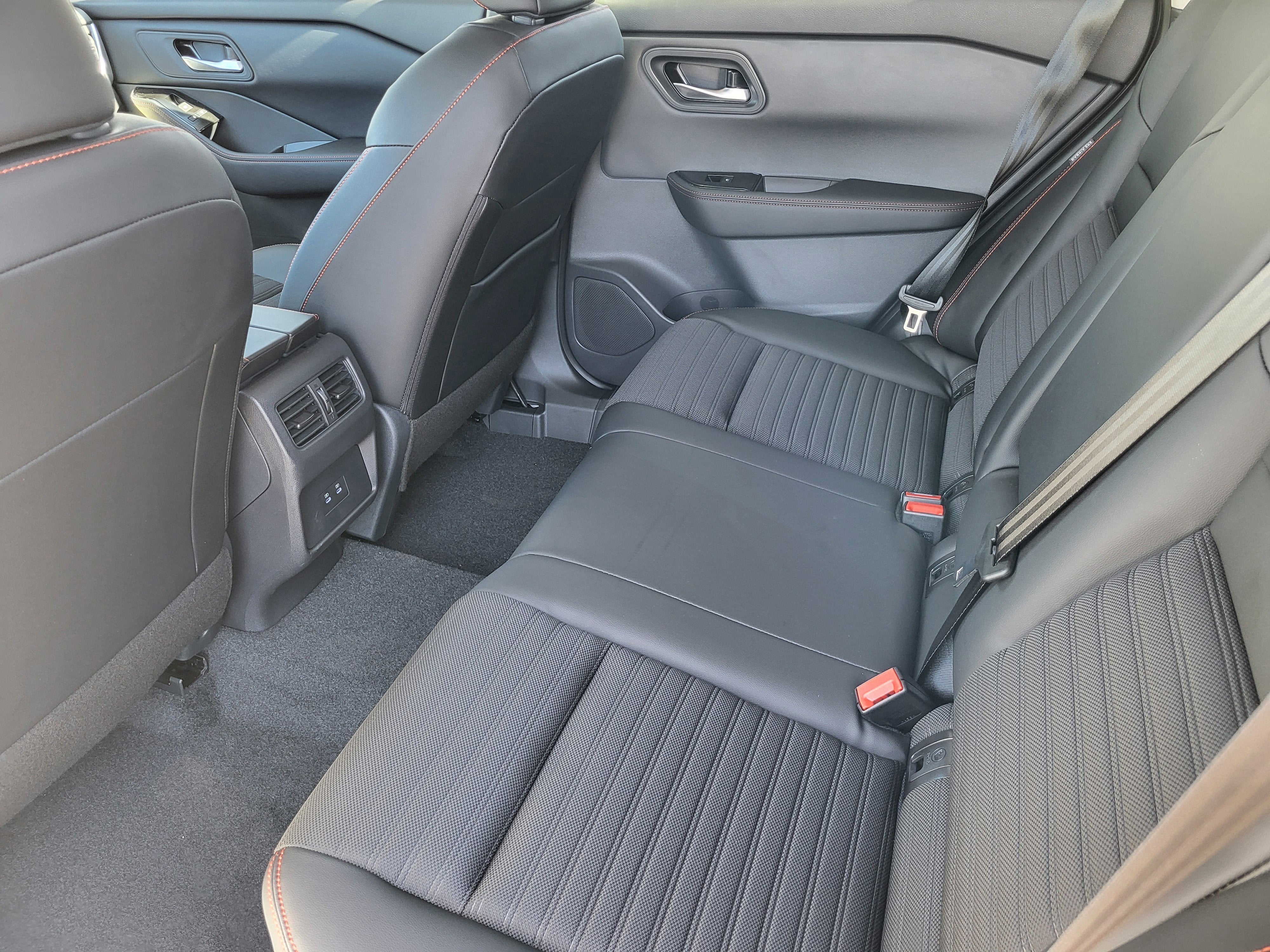 2026 Nissan Rogue AWD Rock Creek *Ltd Avail*