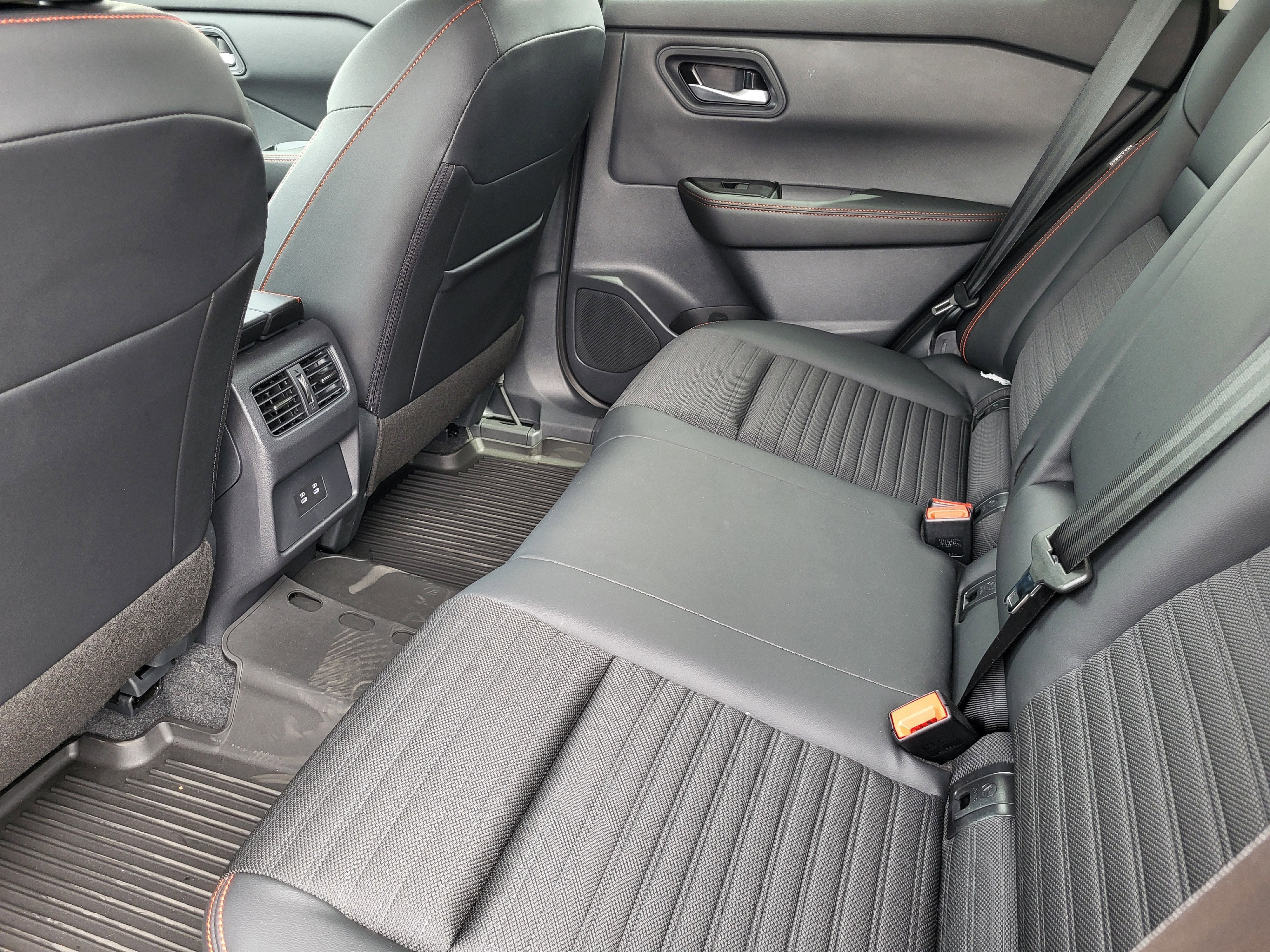 2026 Nissan Rogue 2026.5 AWD Rock Creek