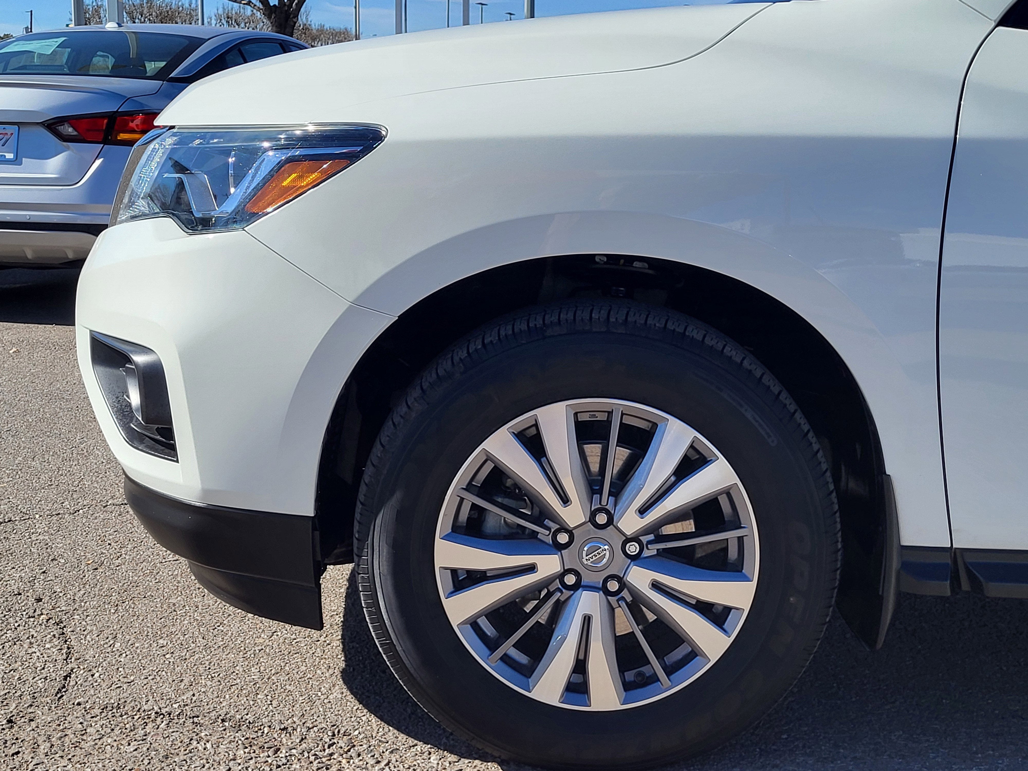 2020 Nissan Pathfinder SV