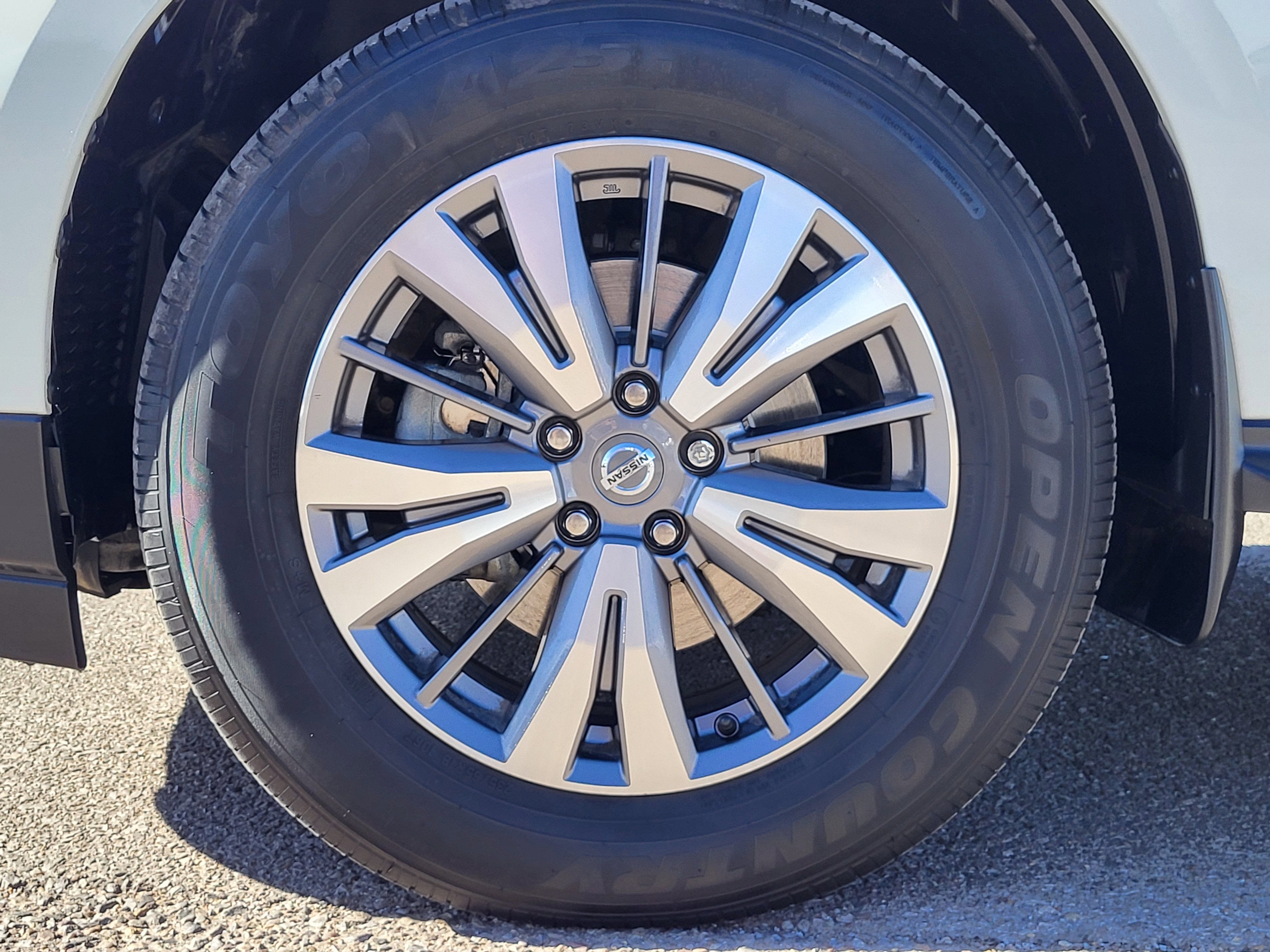 2020 Nissan Pathfinder SV