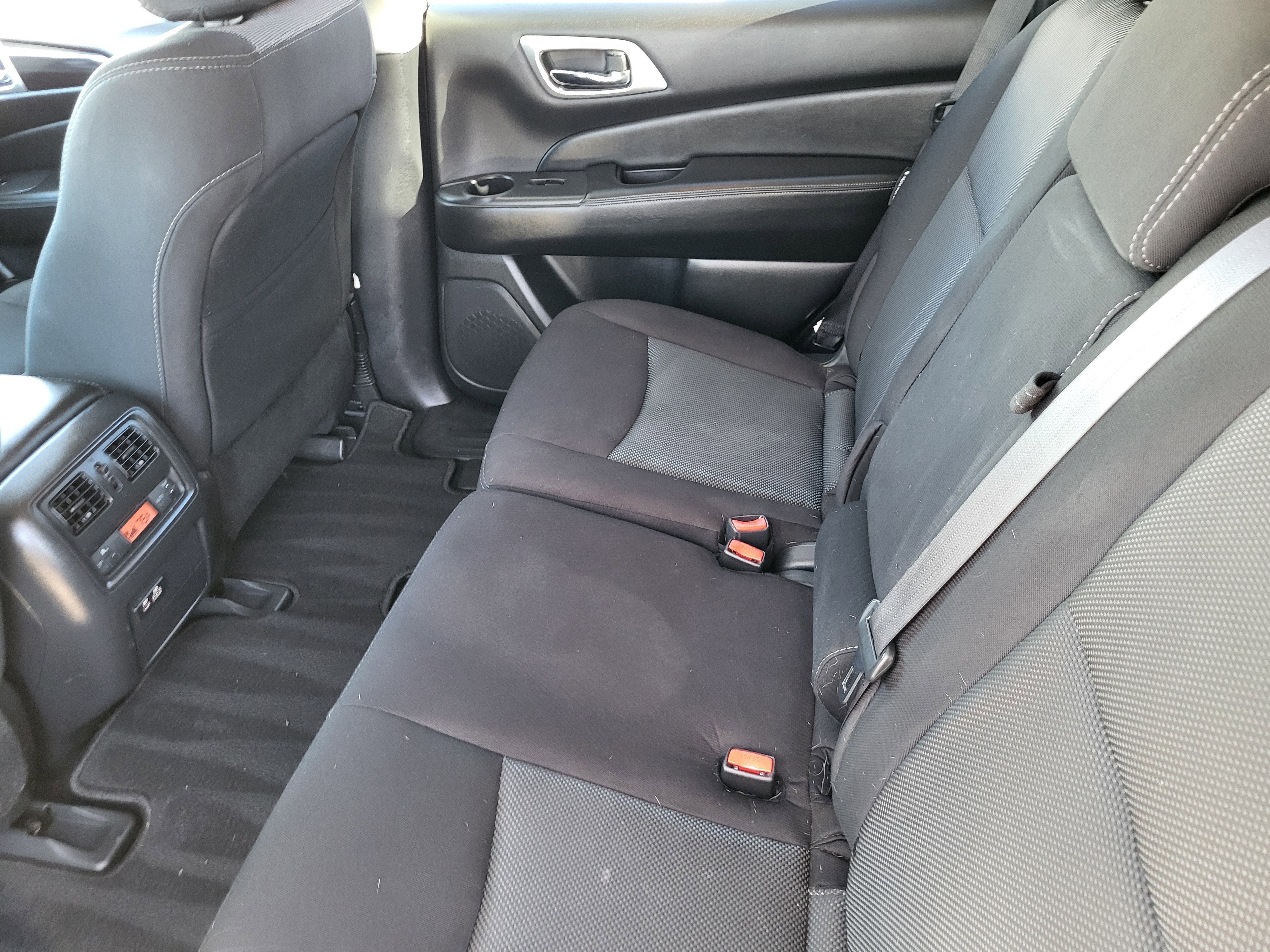 2020 Nissan Pathfinder SV