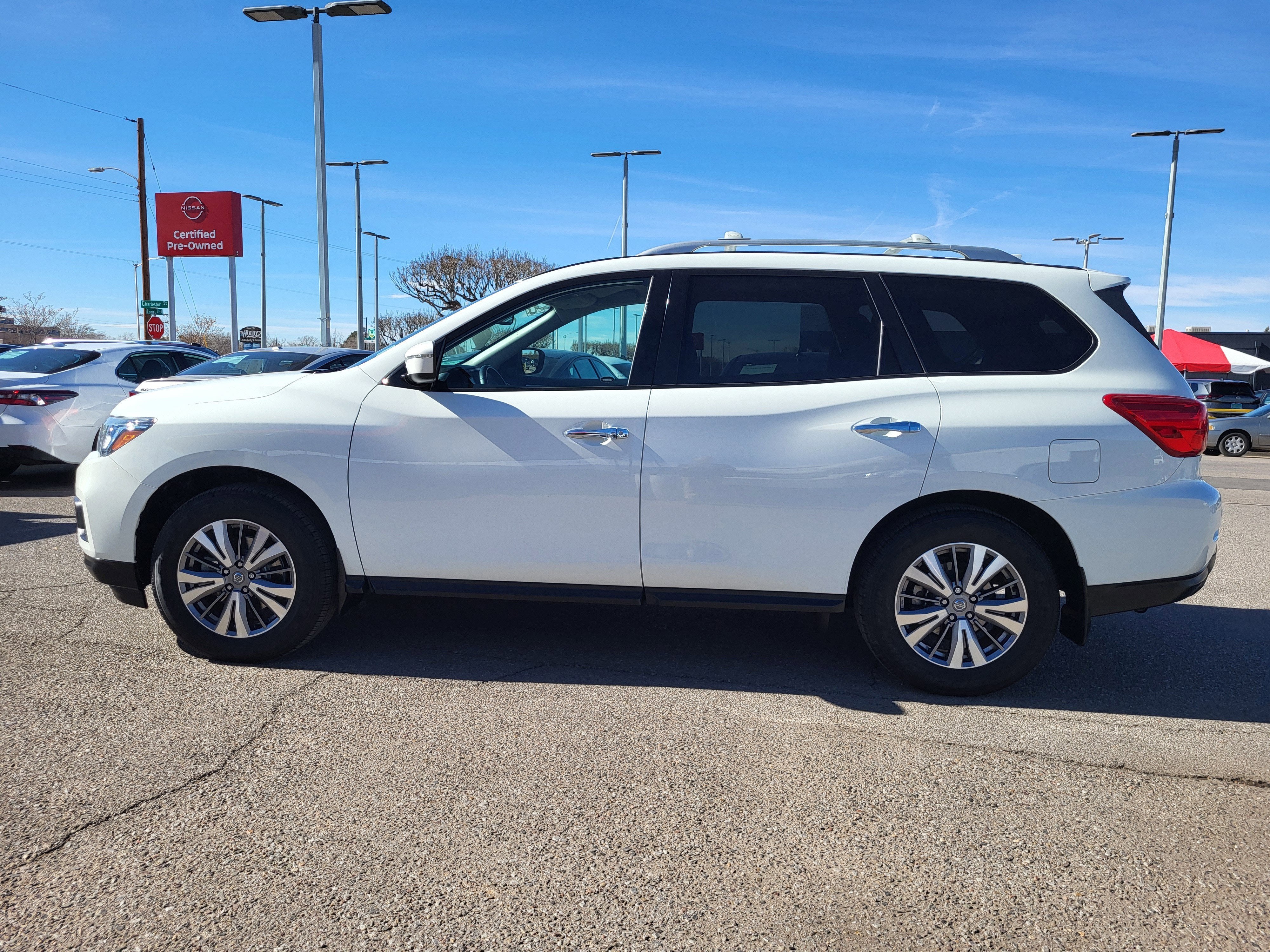 2020 Nissan Pathfinder SV