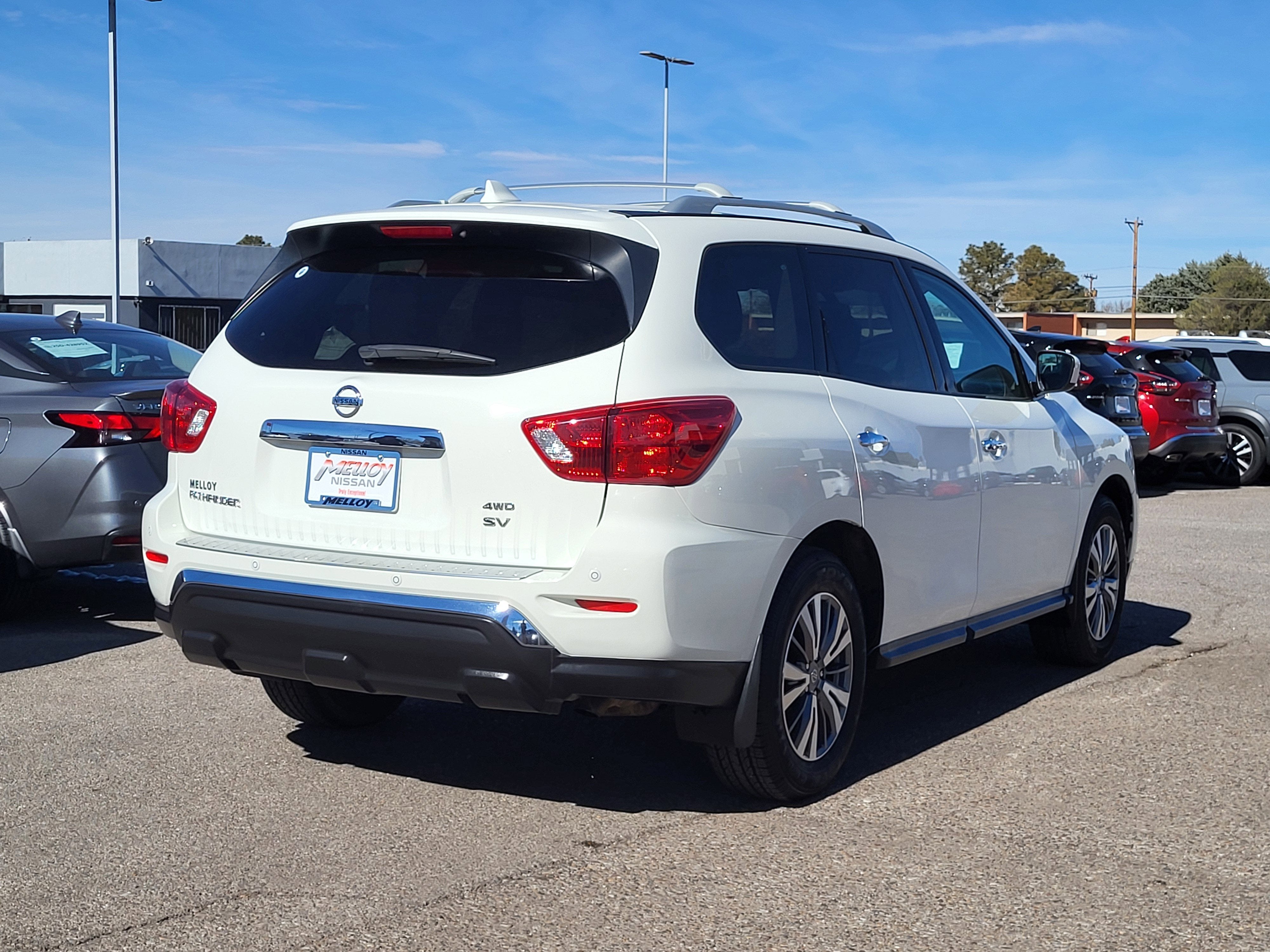 2020 Nissan Pathfinder SV