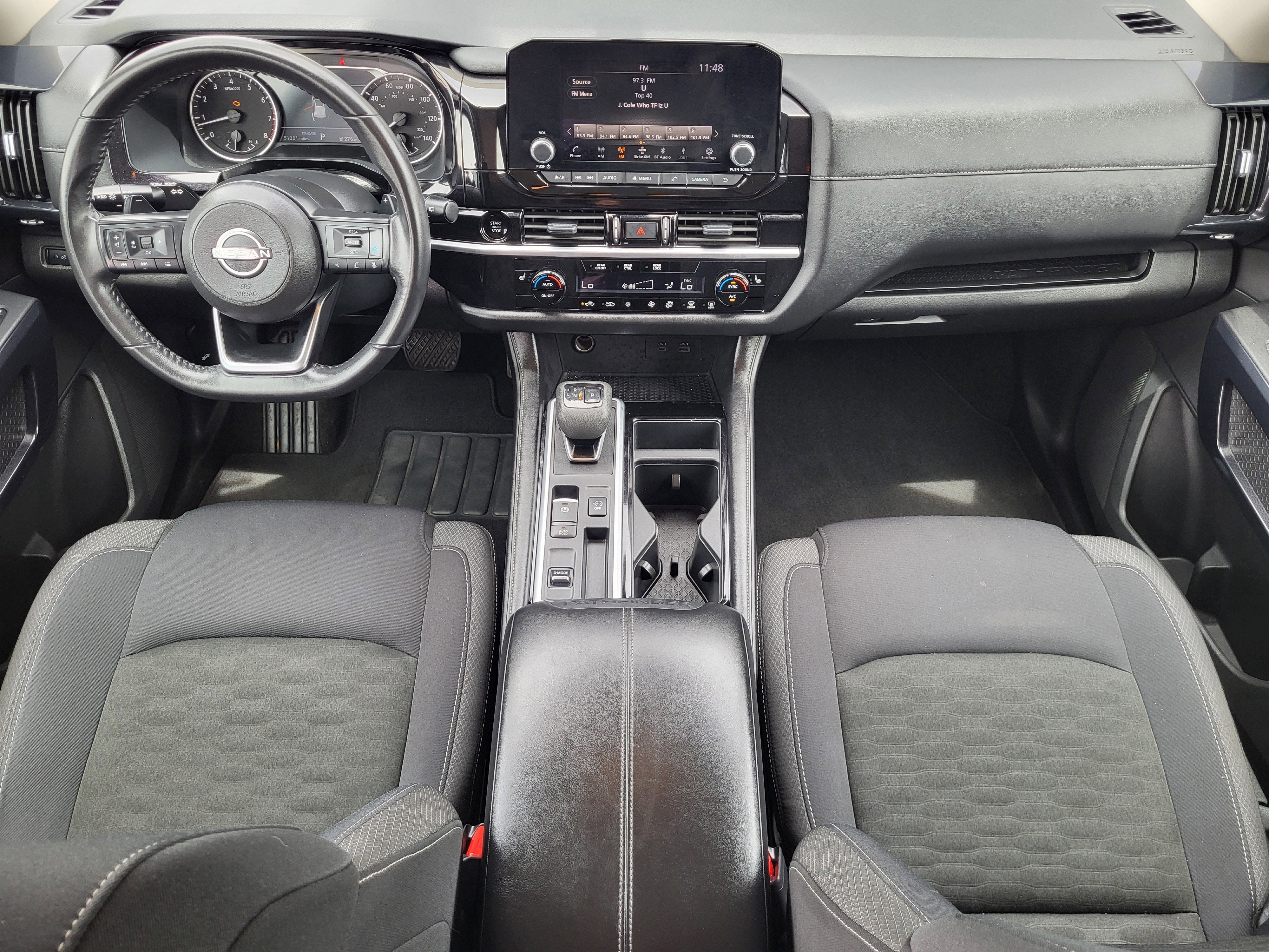 2025 Nissan Pathfinder SV