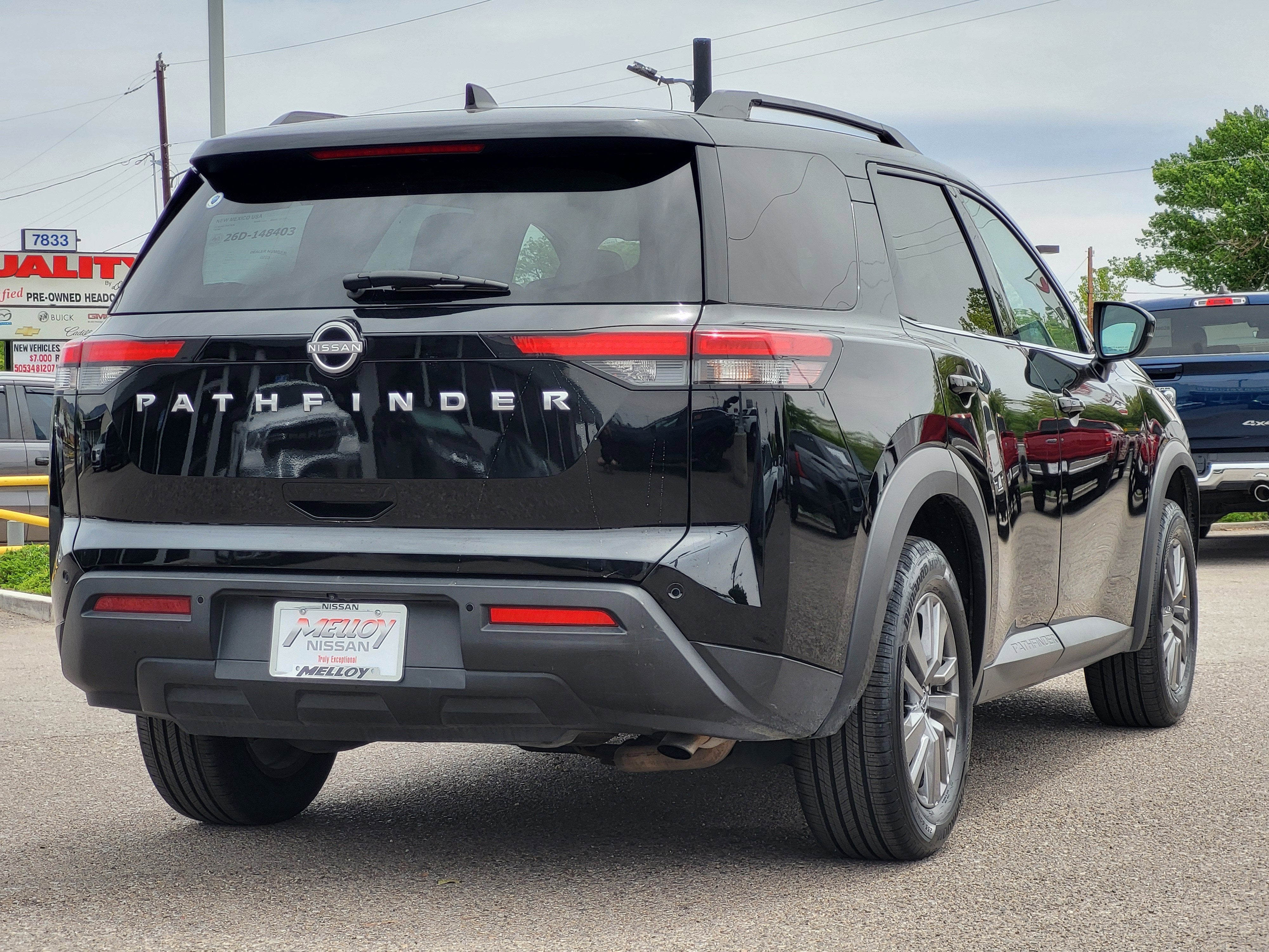 2025 Nissan Pathfinder SV