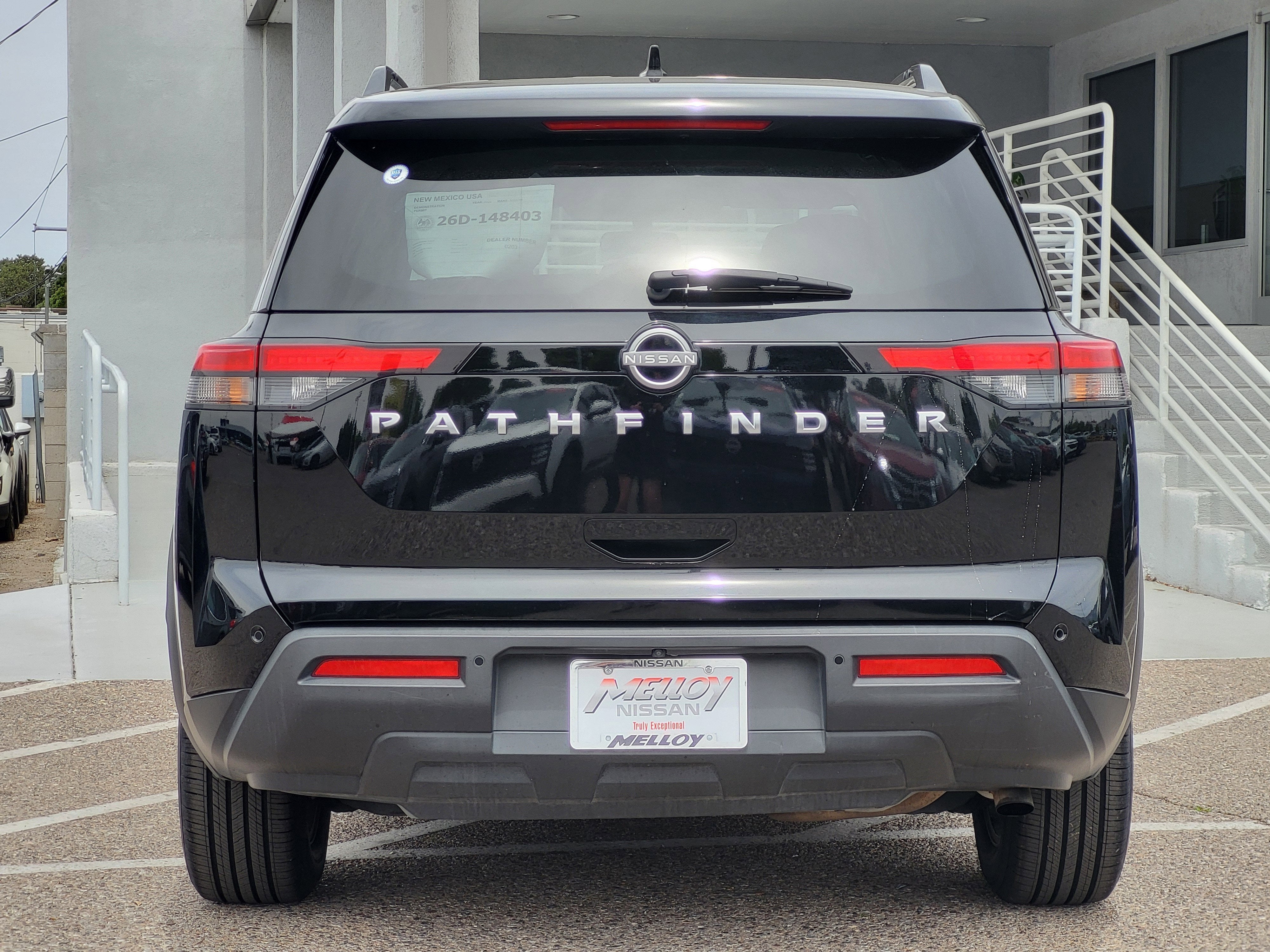 2025 Nissan Pathfinder SV
