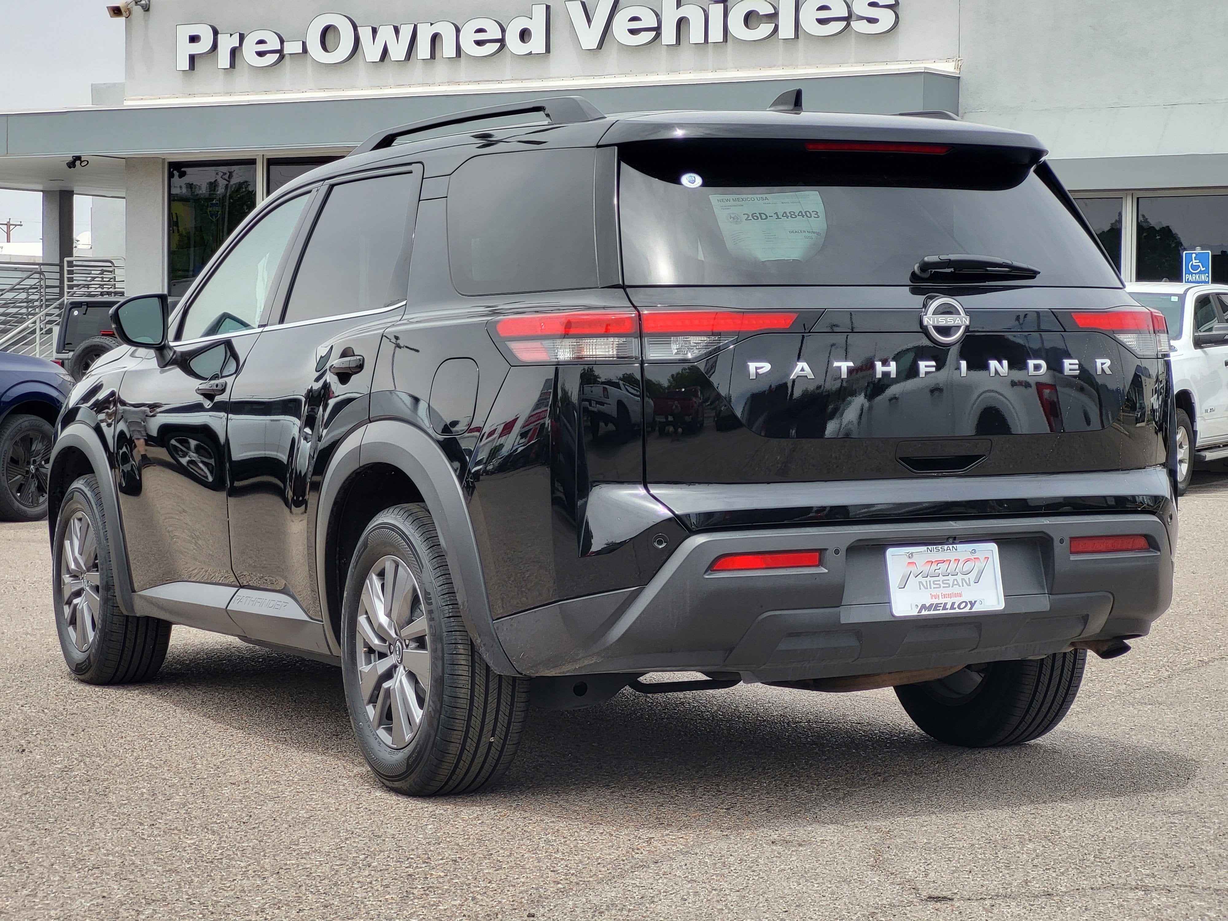 2025 Nissan Pathfinder SV