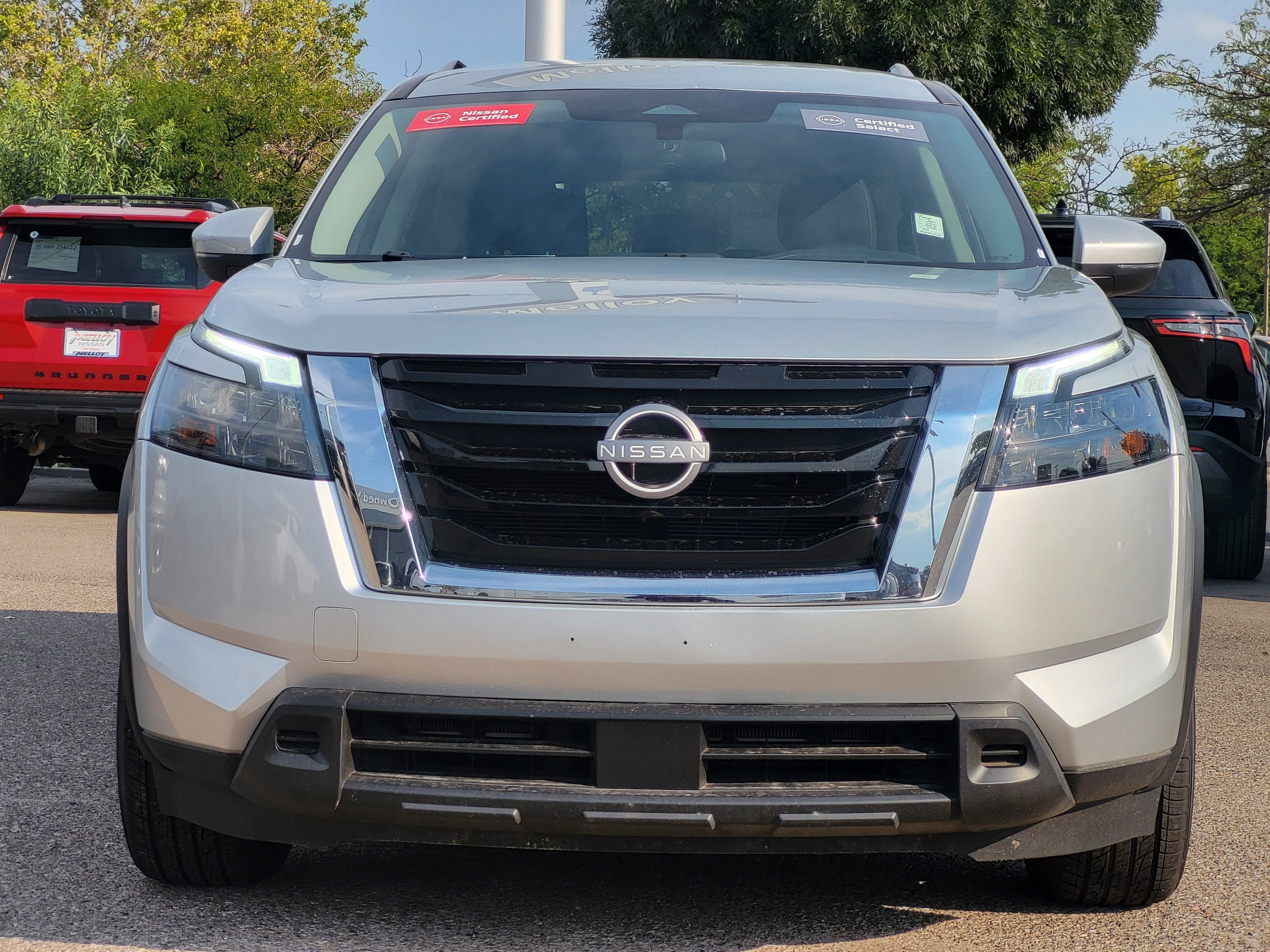 2025 Nissan Pathfinder SV
