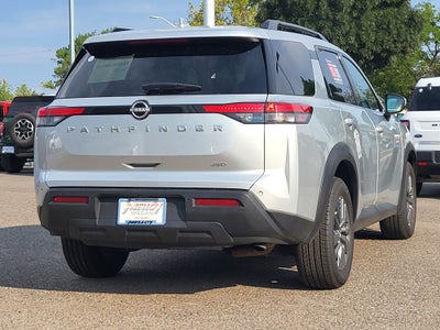 2025 Nissan Pathfinder SV