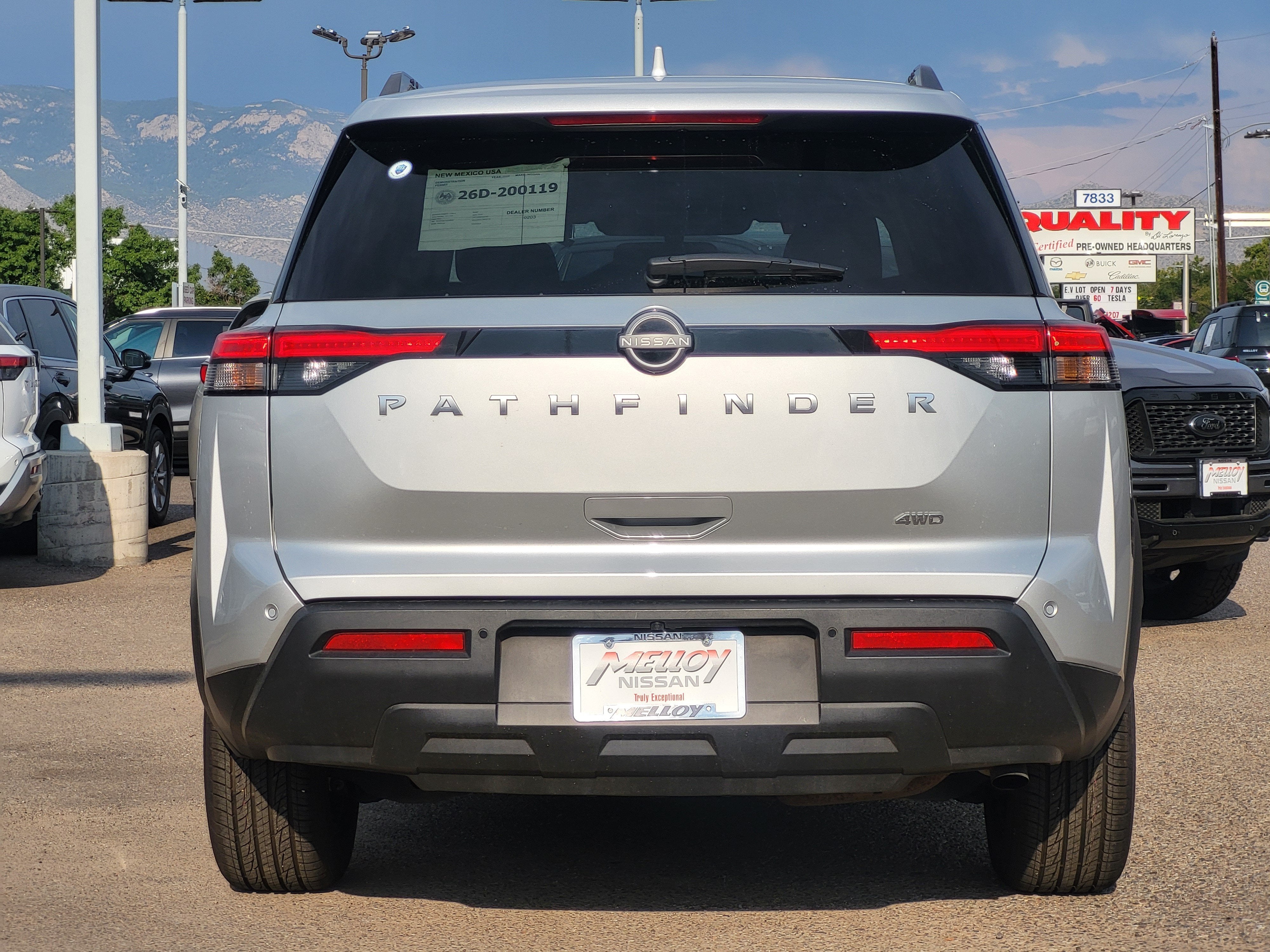 2025 Nissan Pathfinder SV