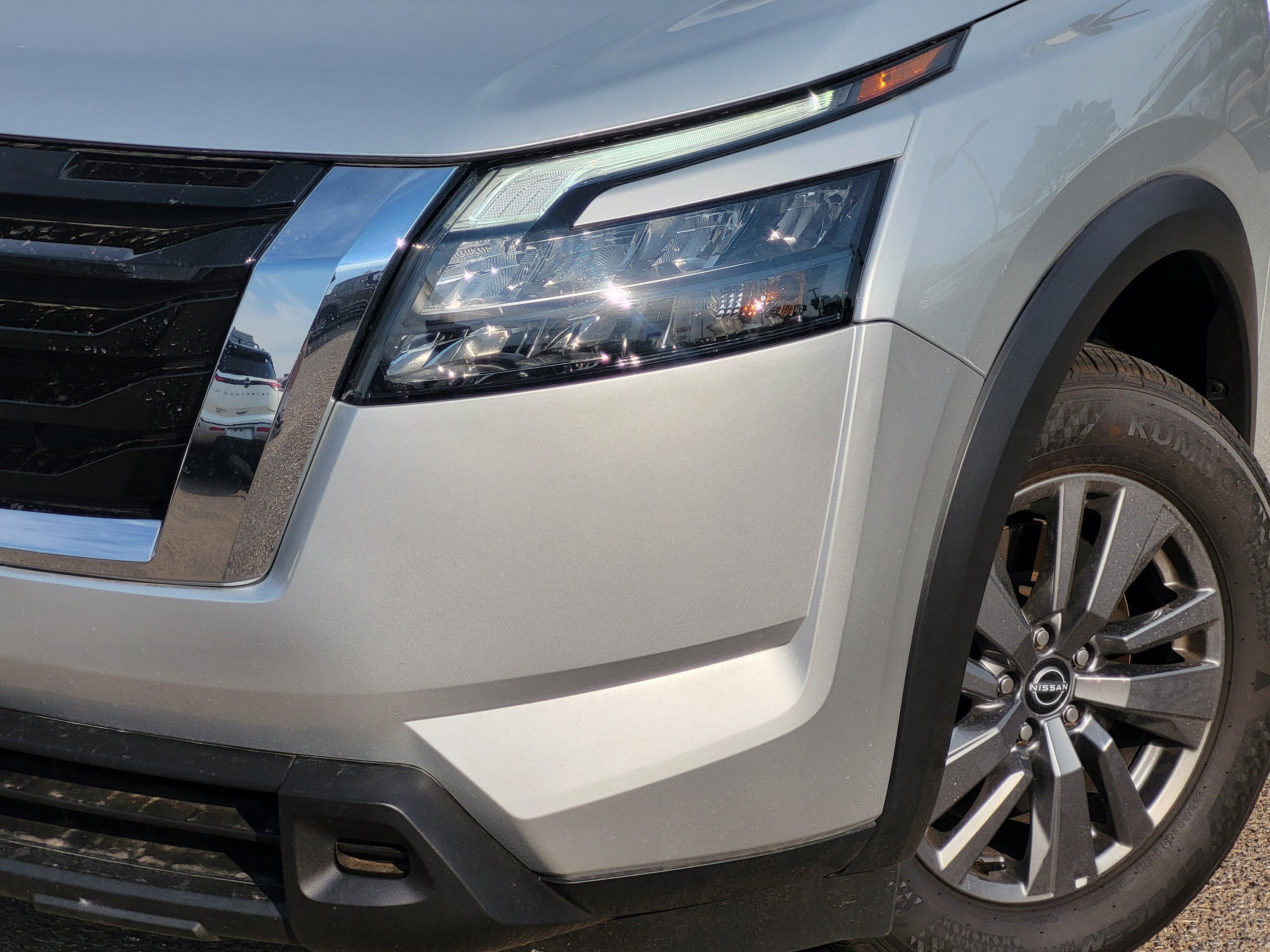 2025 Nissan Pathfinder SV