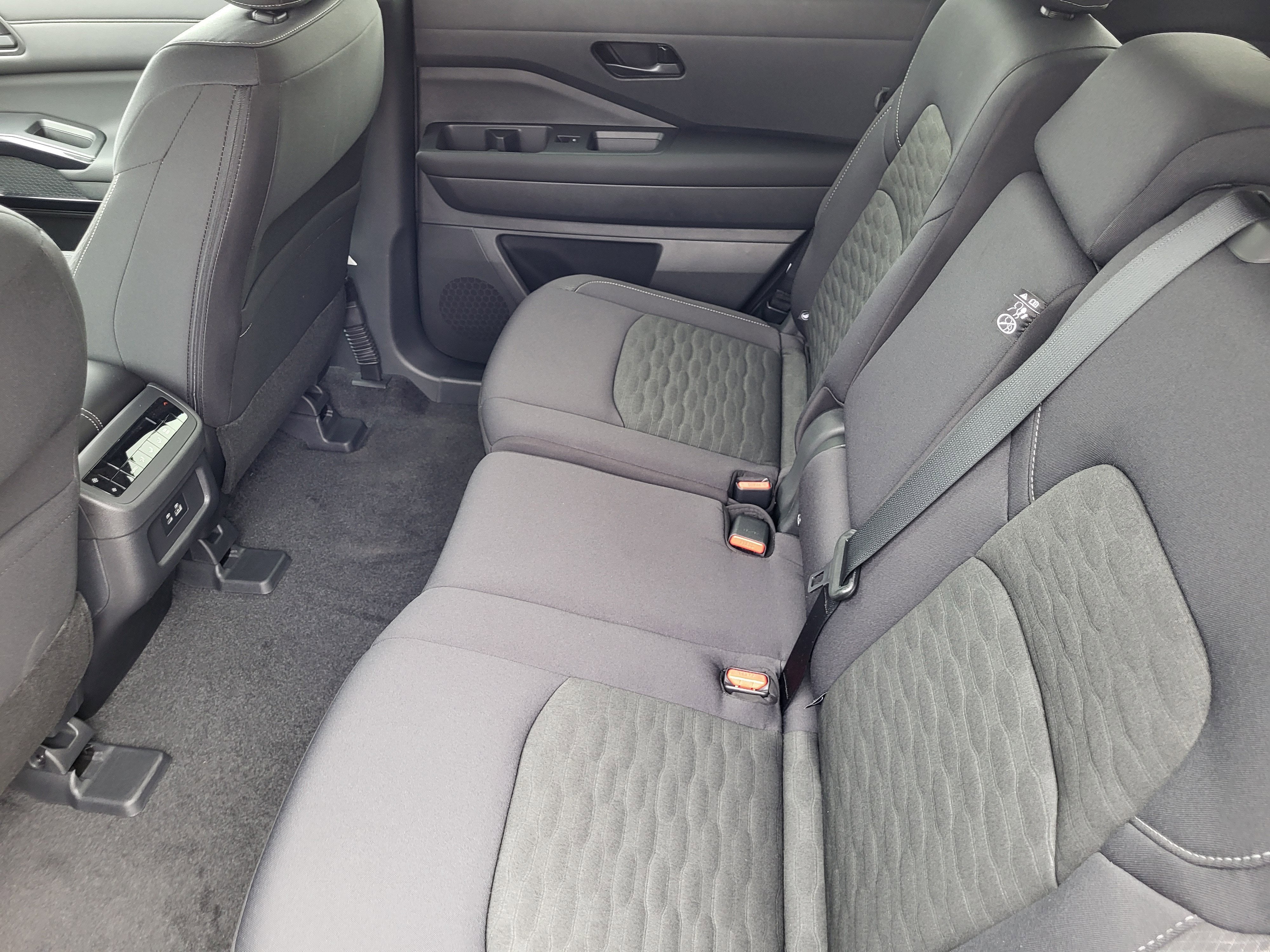 2025 Nissan Pathfinder SV 4WD