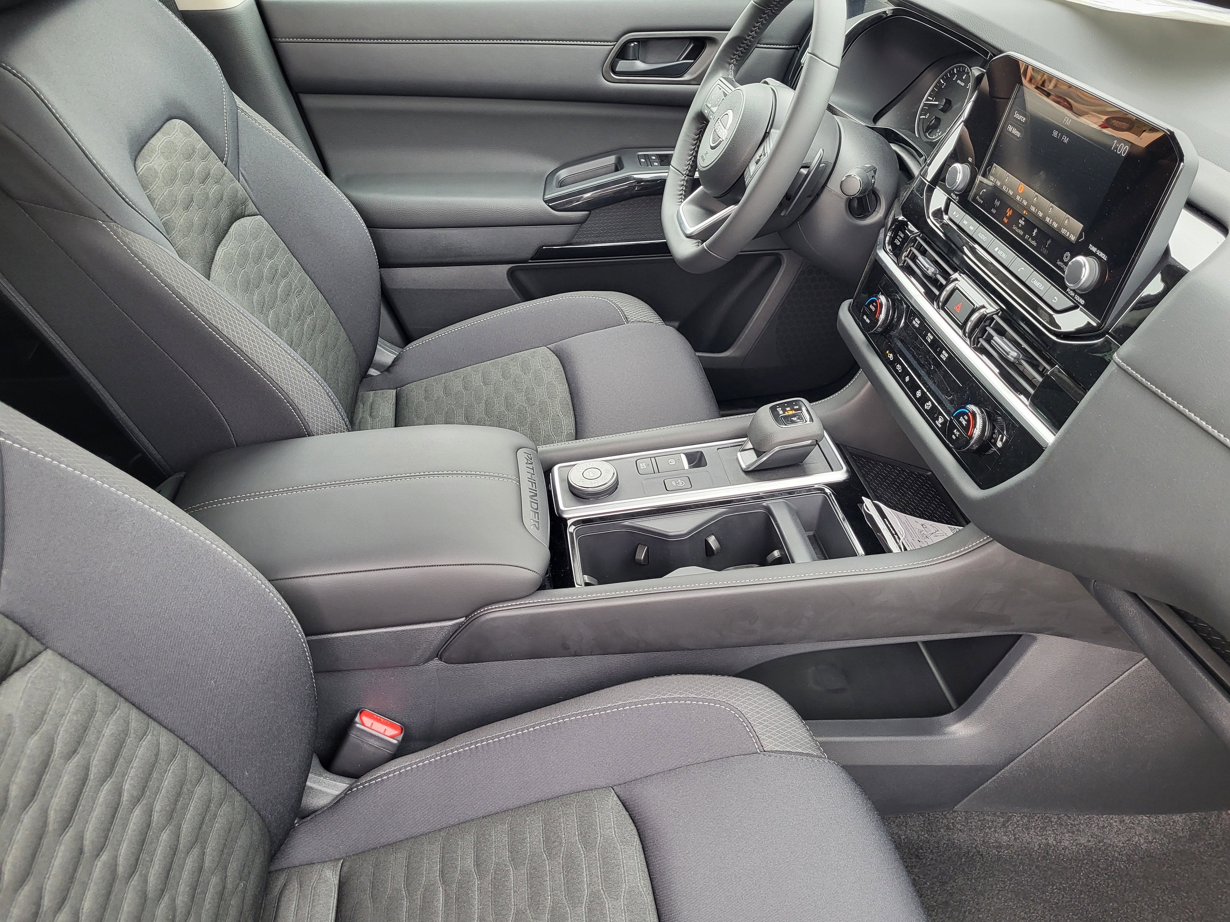 2025 Nissan Pathfinder SV 4WD