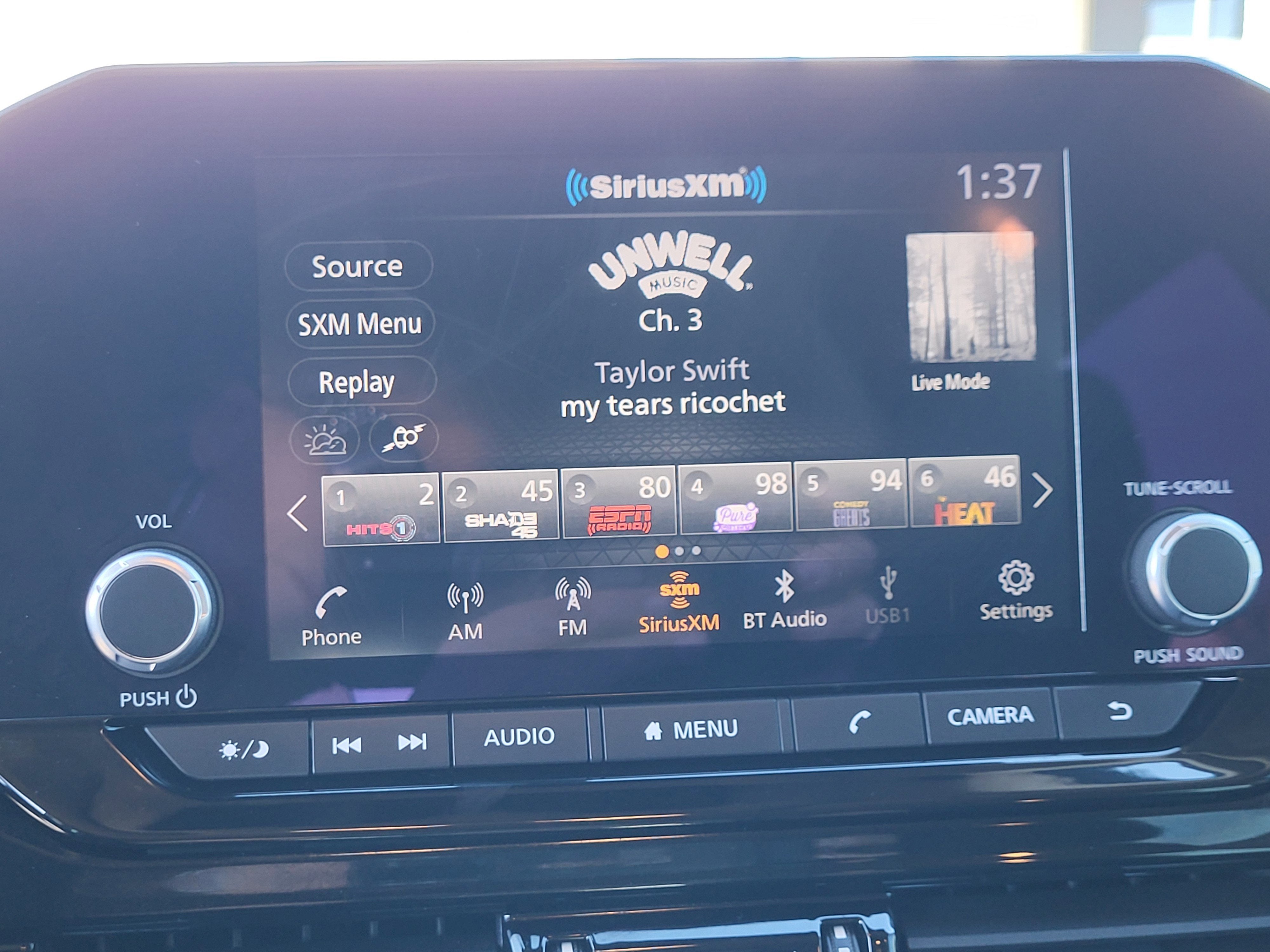 2024 Nissan Pathfinder SV