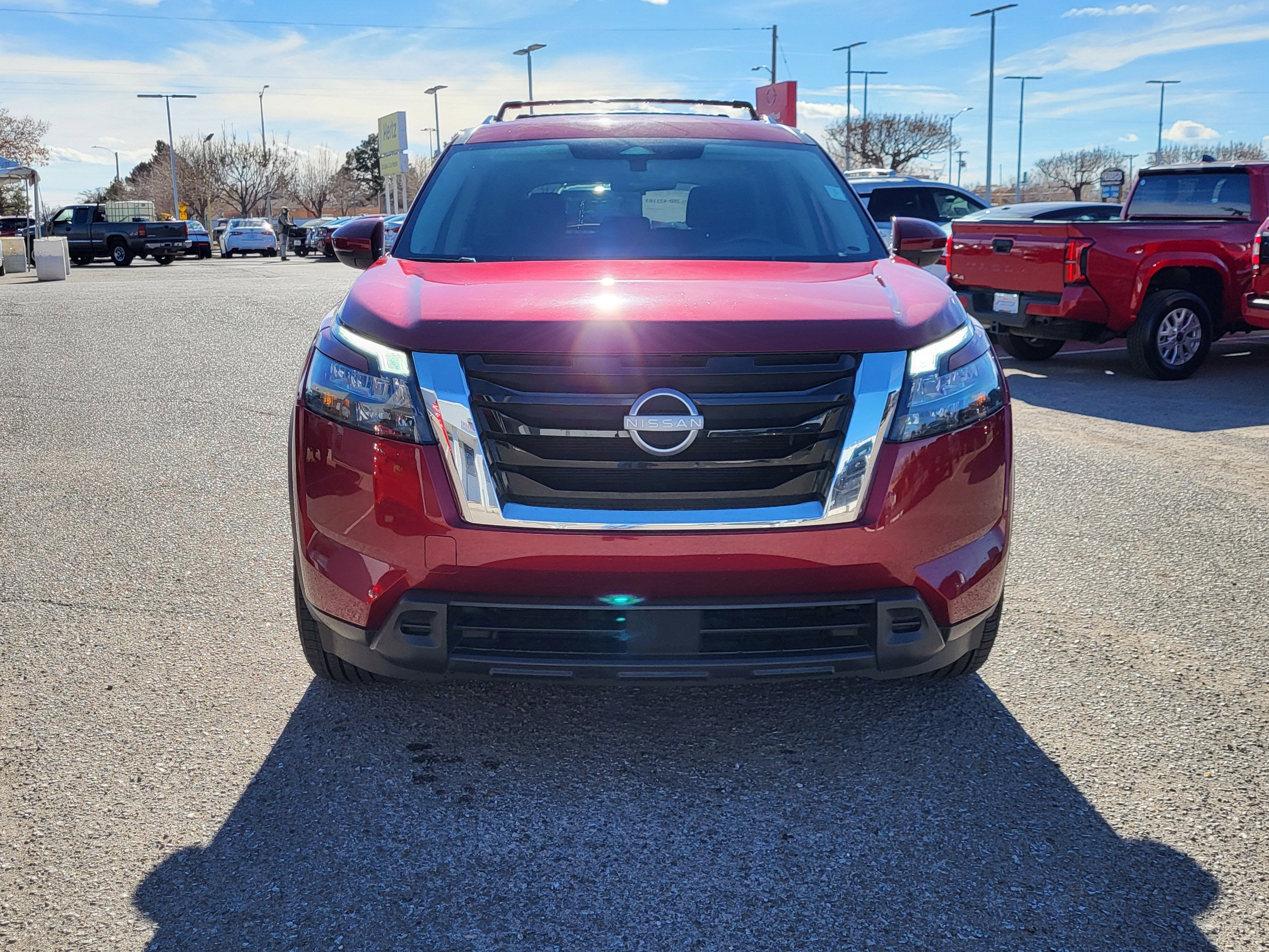 2024 Nissan Pathfinder SV