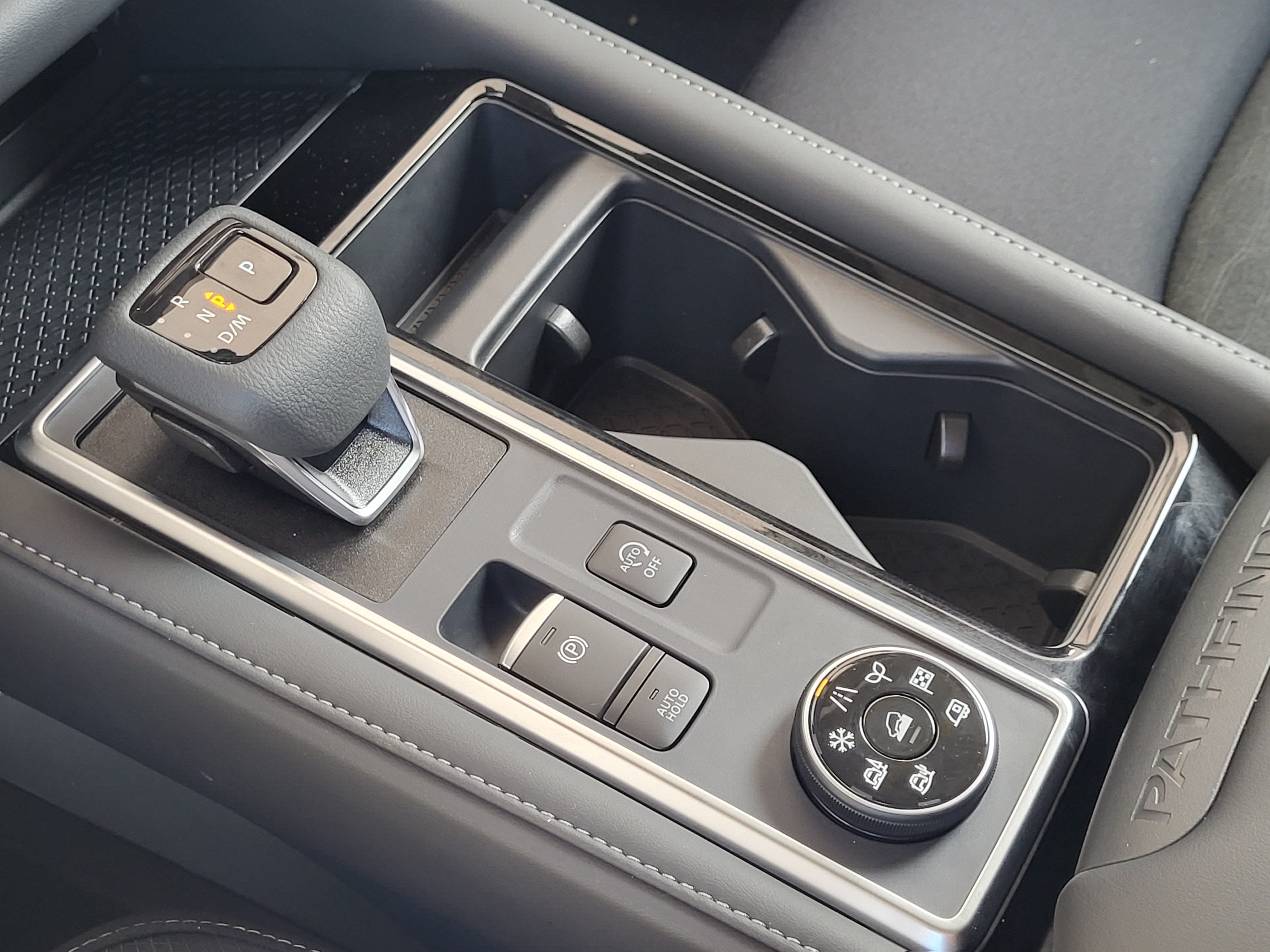 2026 Nissan Pathfinder SV 4WD