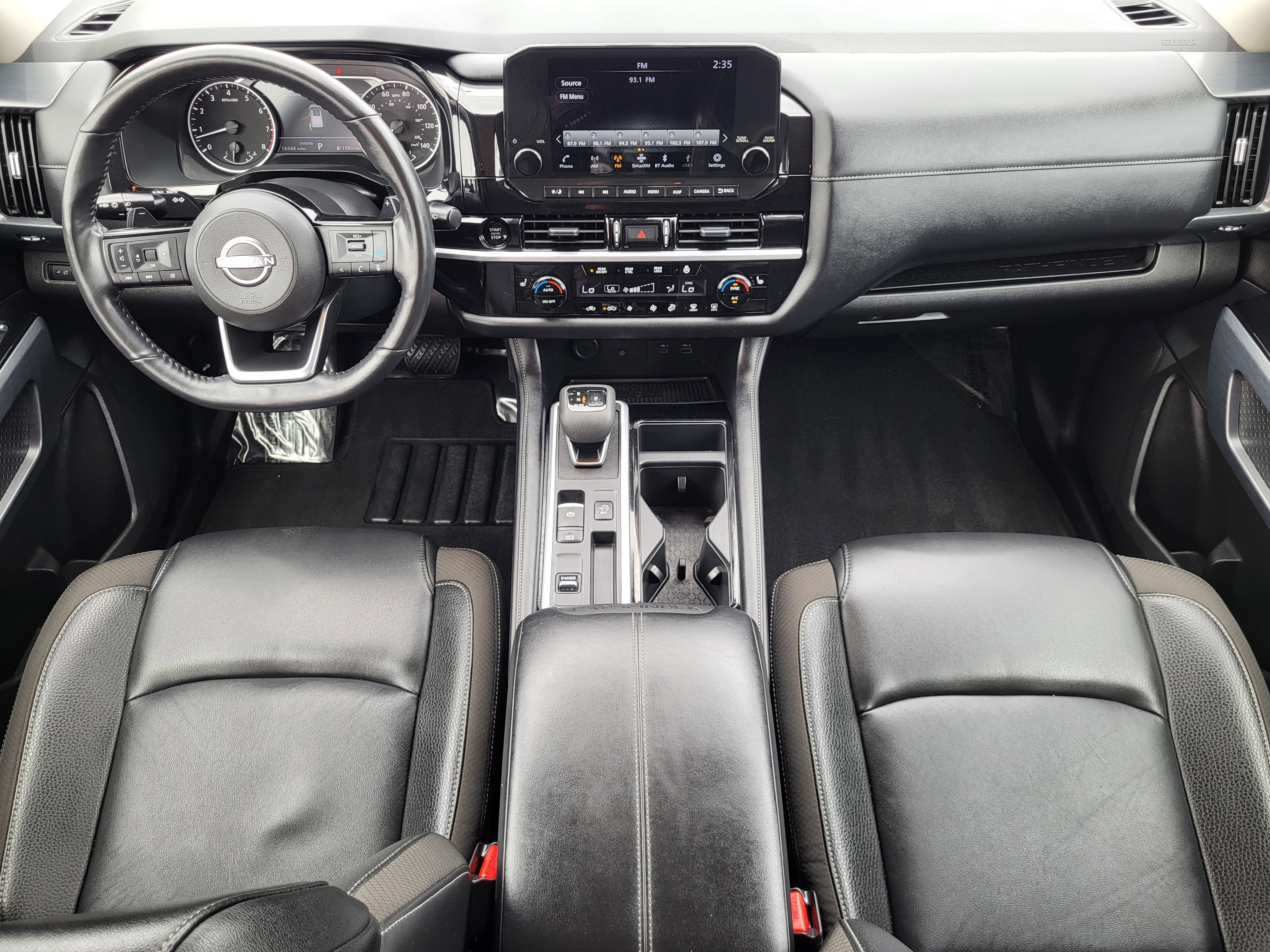 2025 Nissan Pathfinder SL