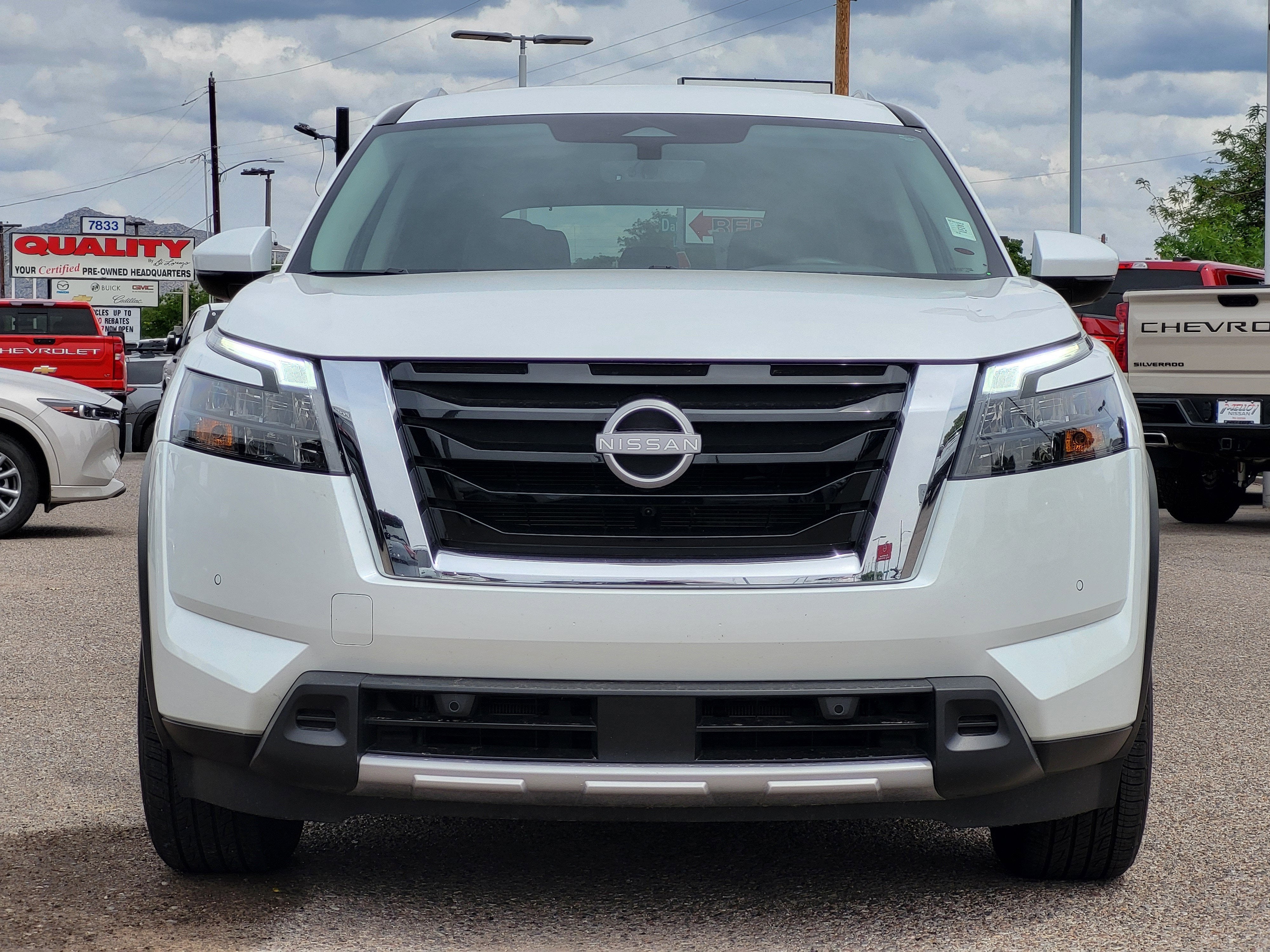 2025 Nissan Pathfinder SL