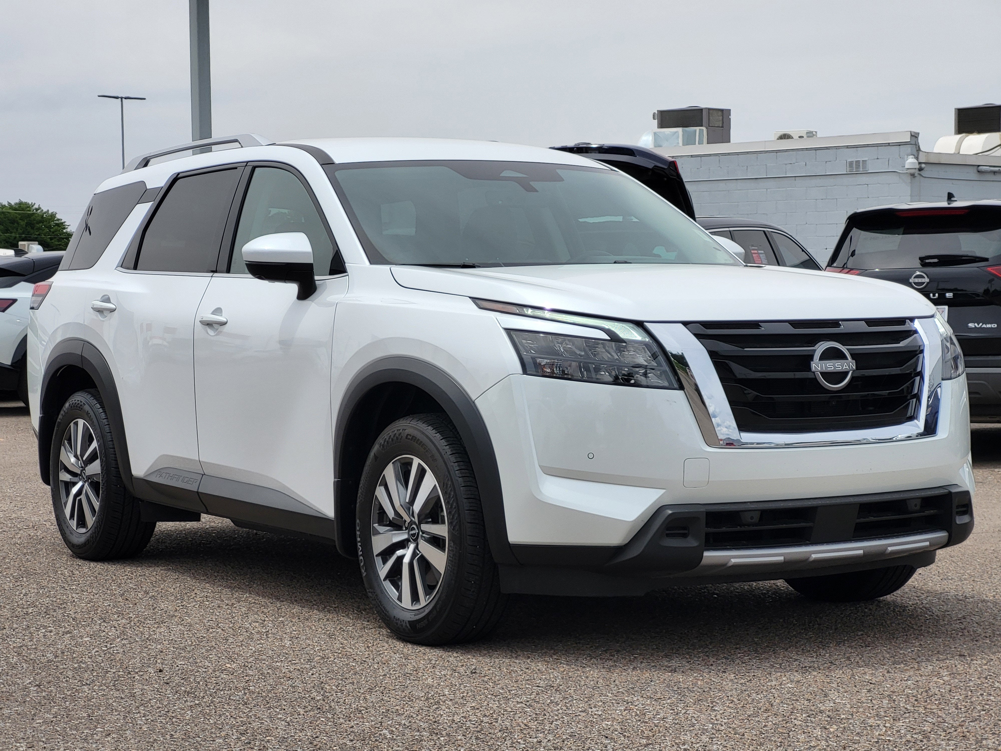 2025 Nissan Pathfinder SL