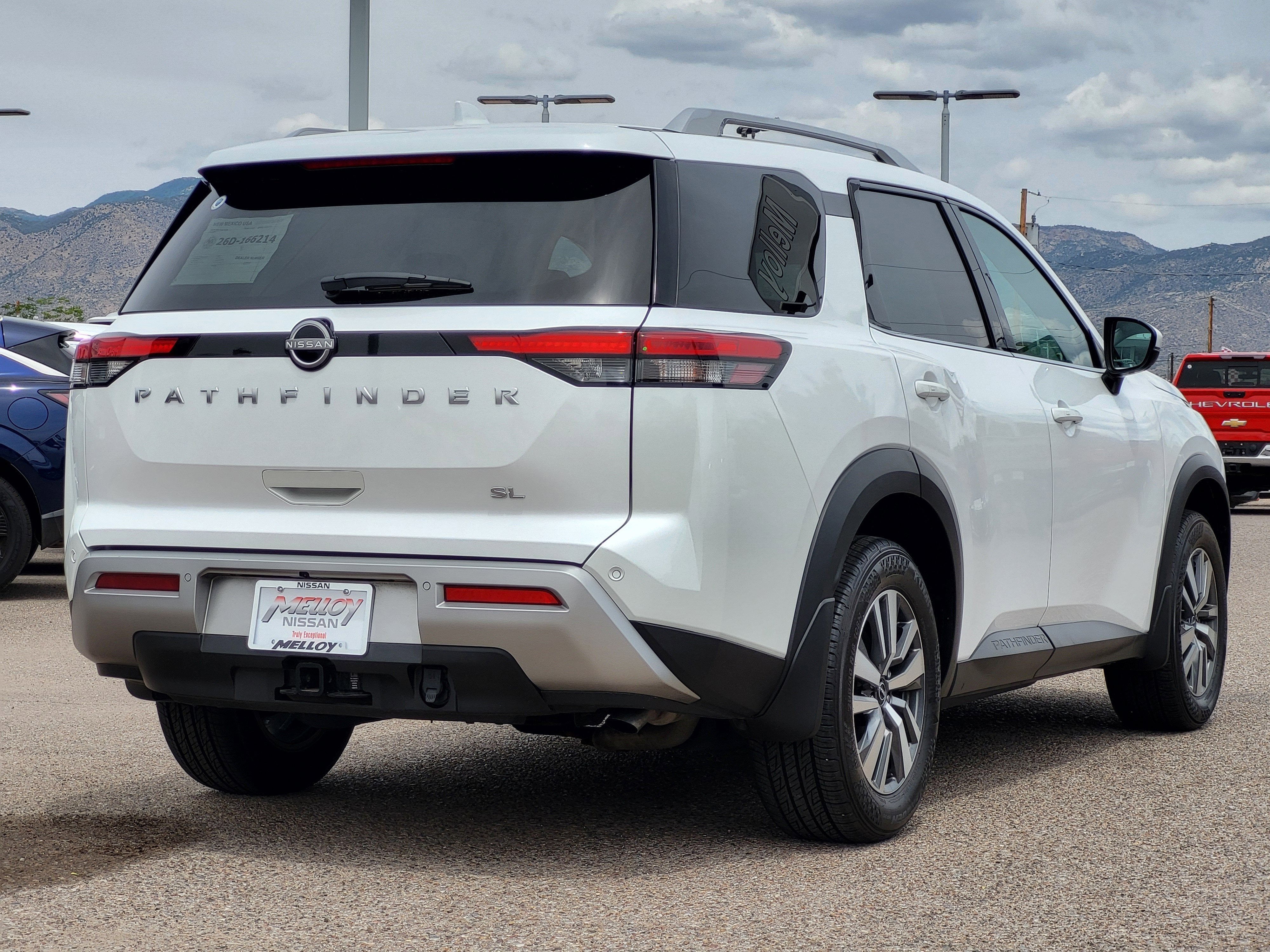2025 Nissan Pathfinder SL
