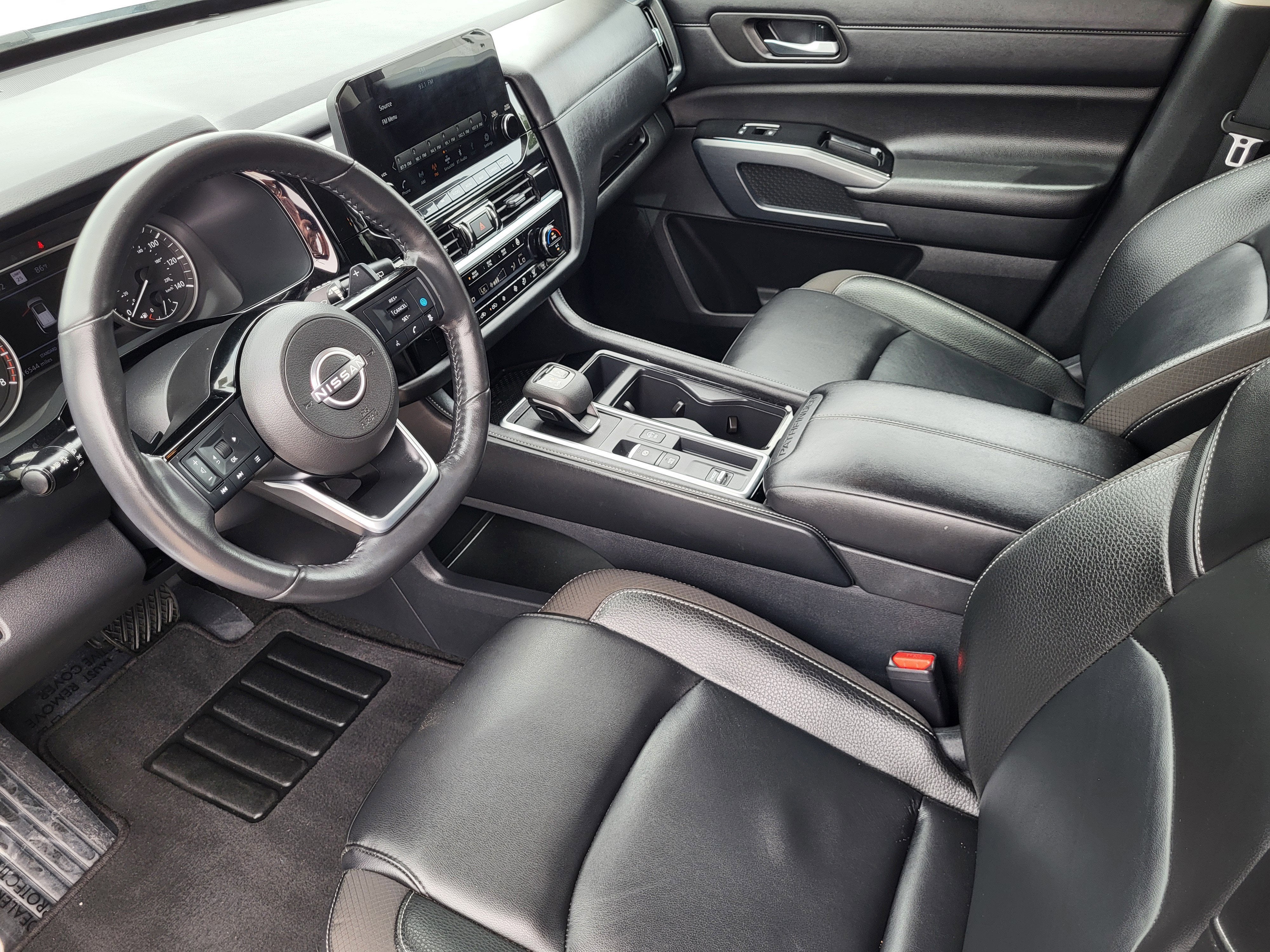 2025 Nissan Pathfinder SL