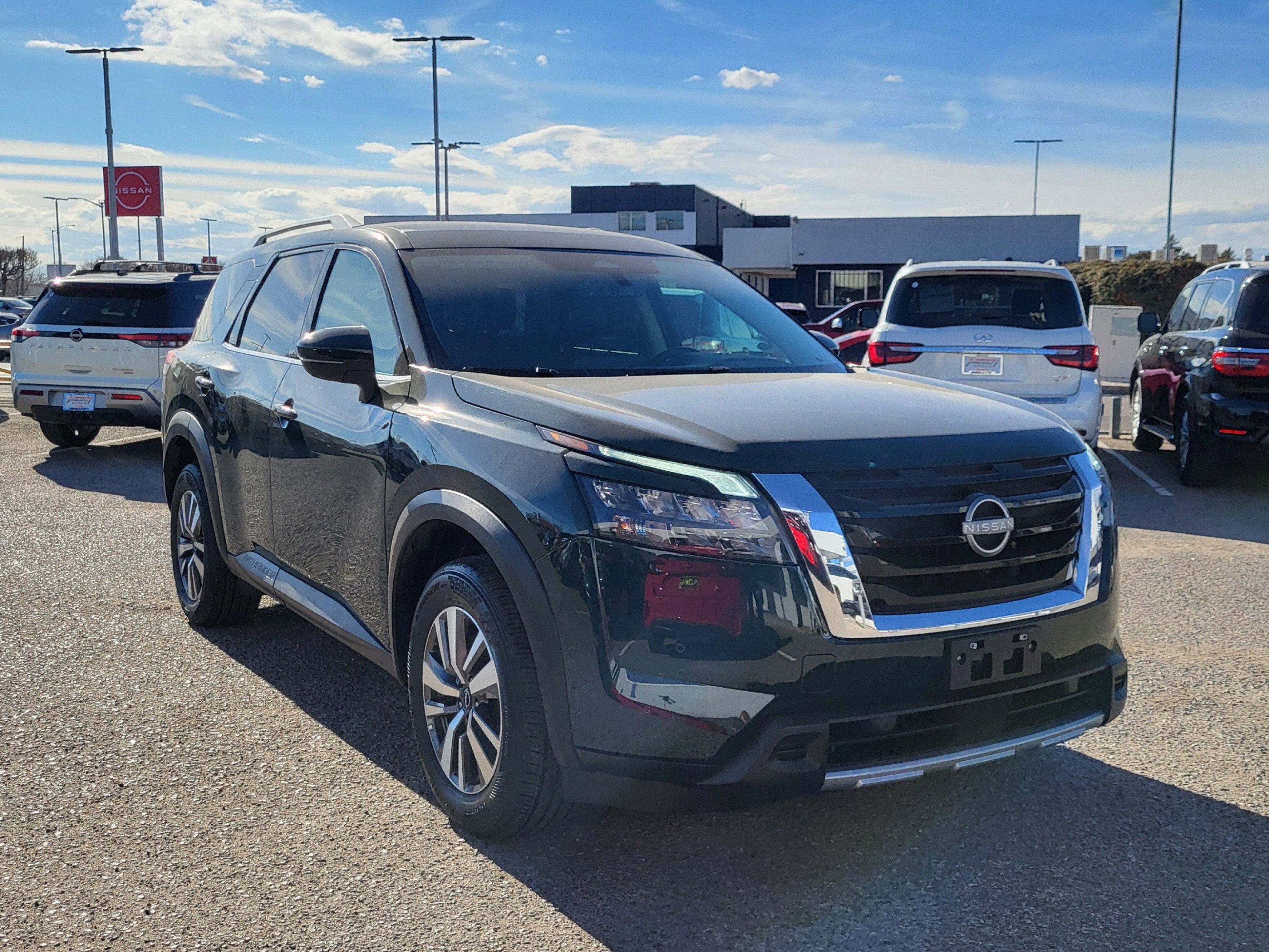 2025 Nissan Pathfinder SL