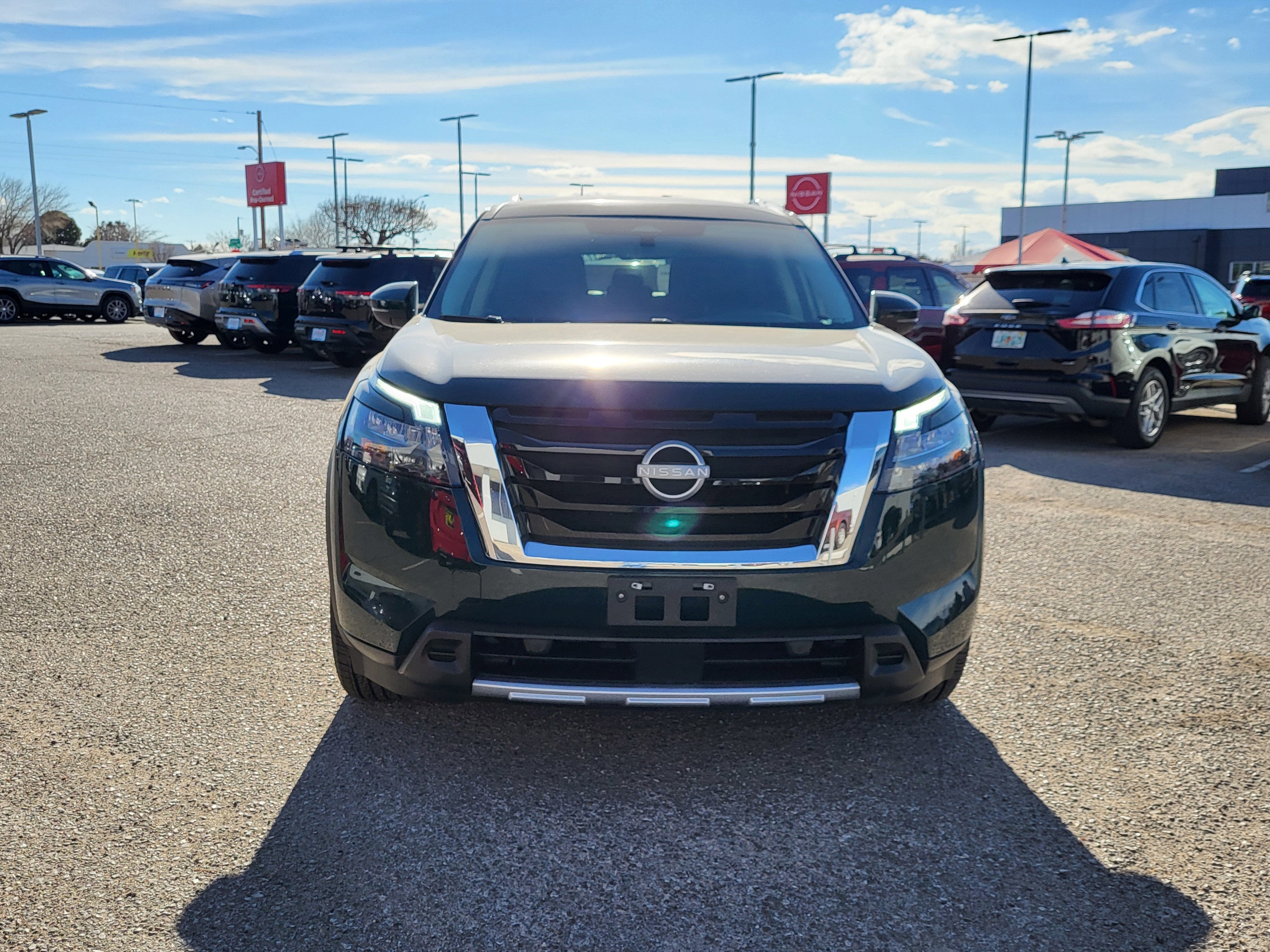 2025 Nissan Pathfinder SL