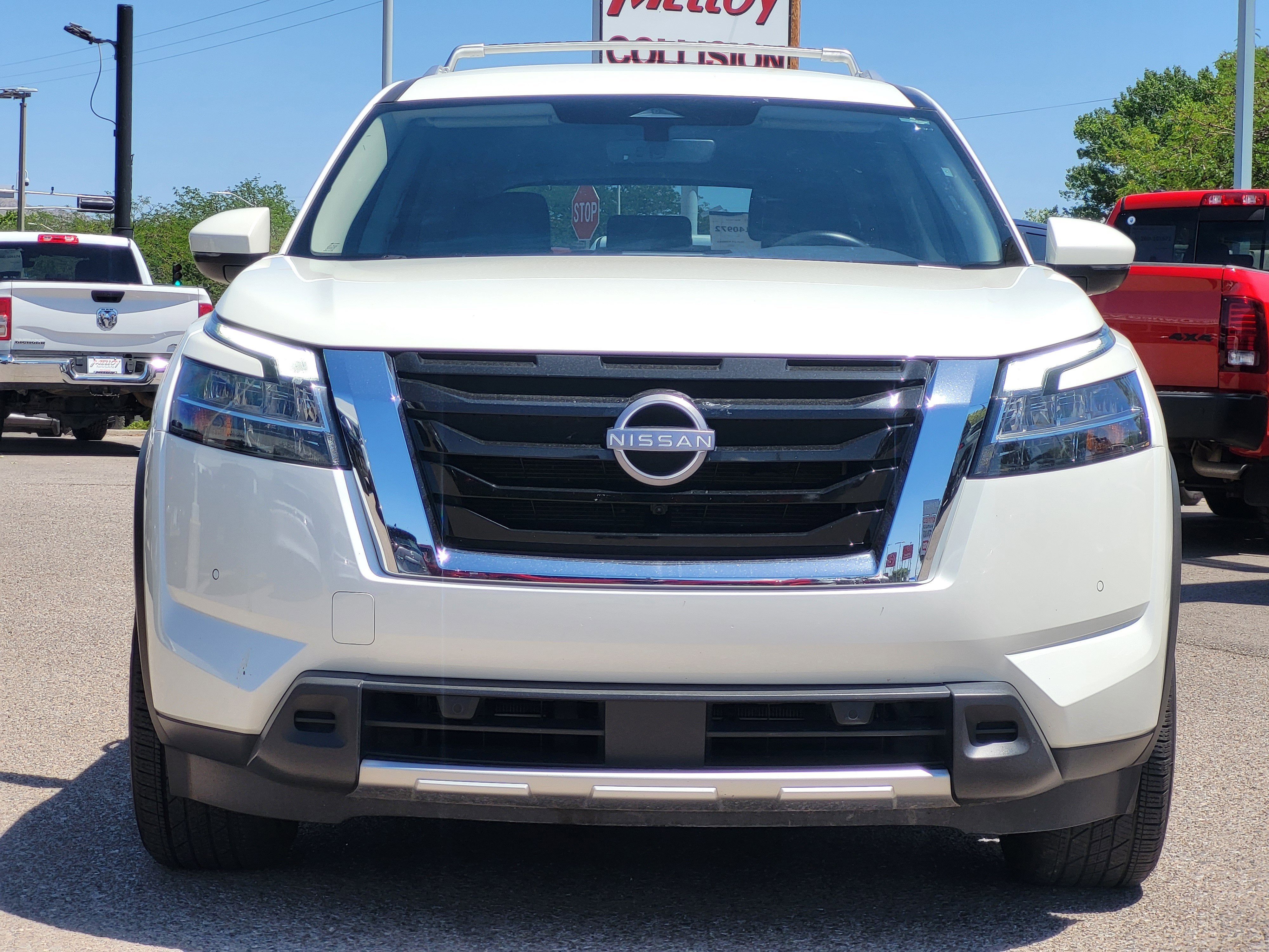 2023 Nissan Pathfinder SL