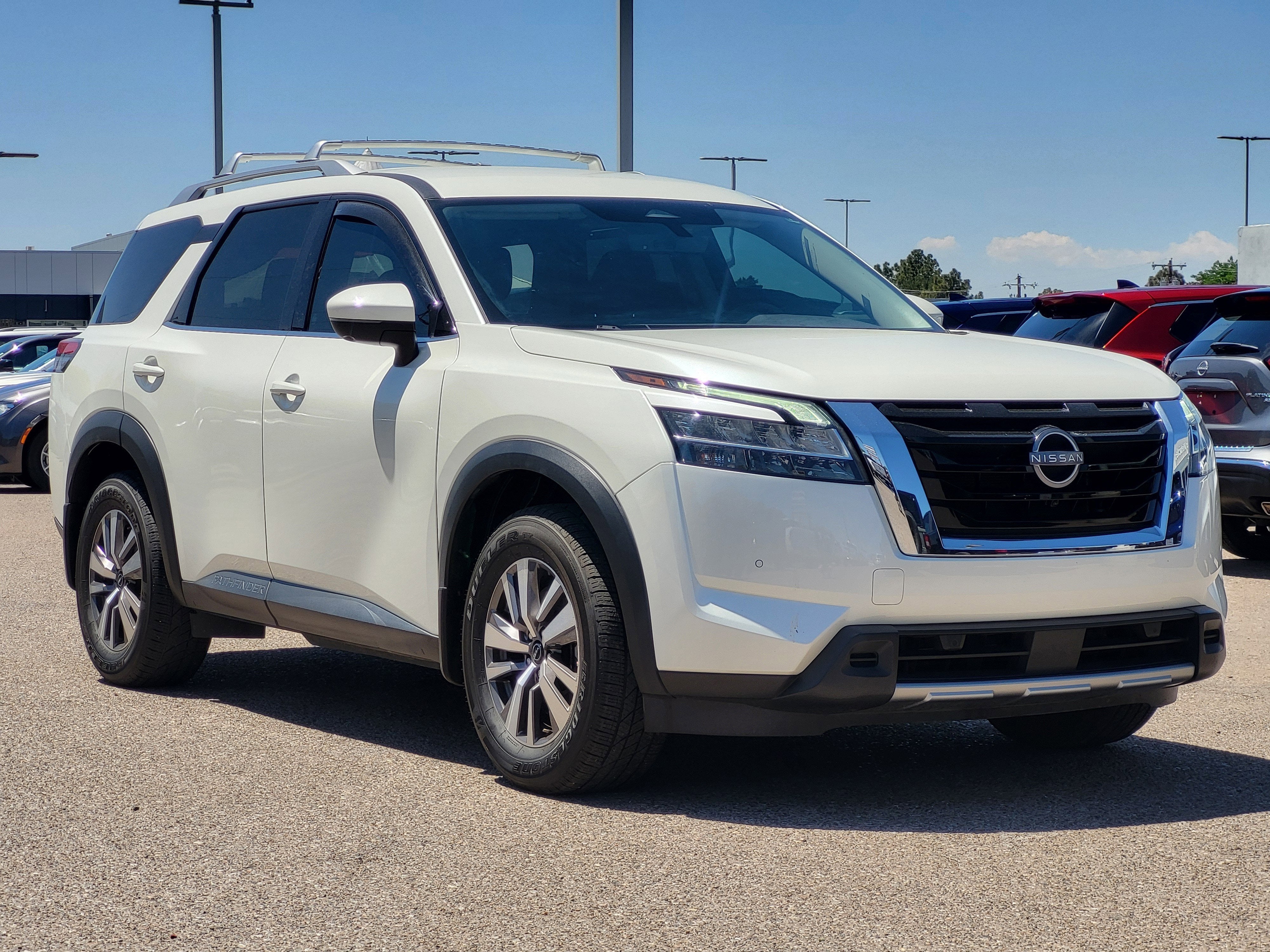 2023 Nissan Pathfinder SL