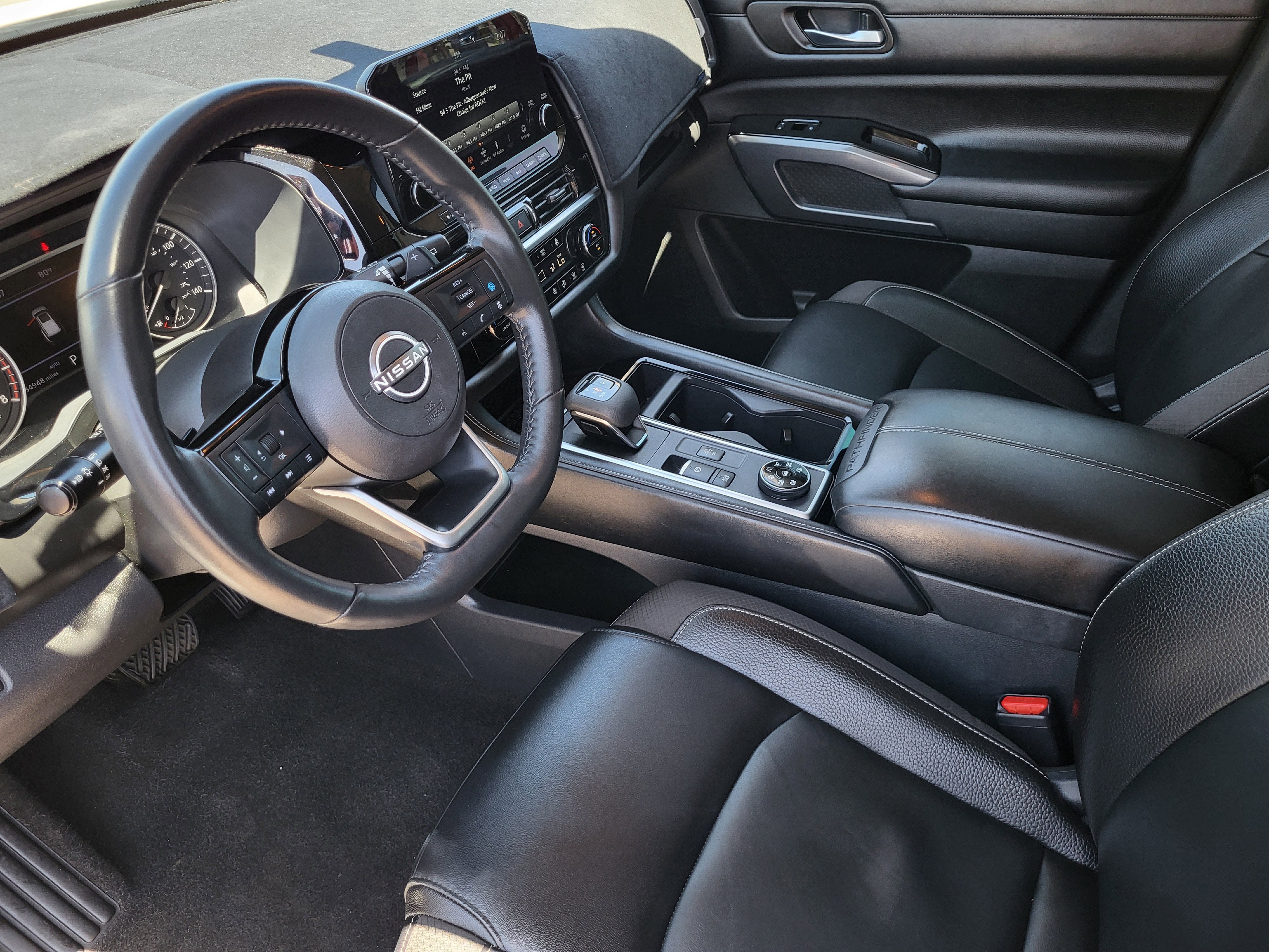 2023 Nissan Pathfinder SL