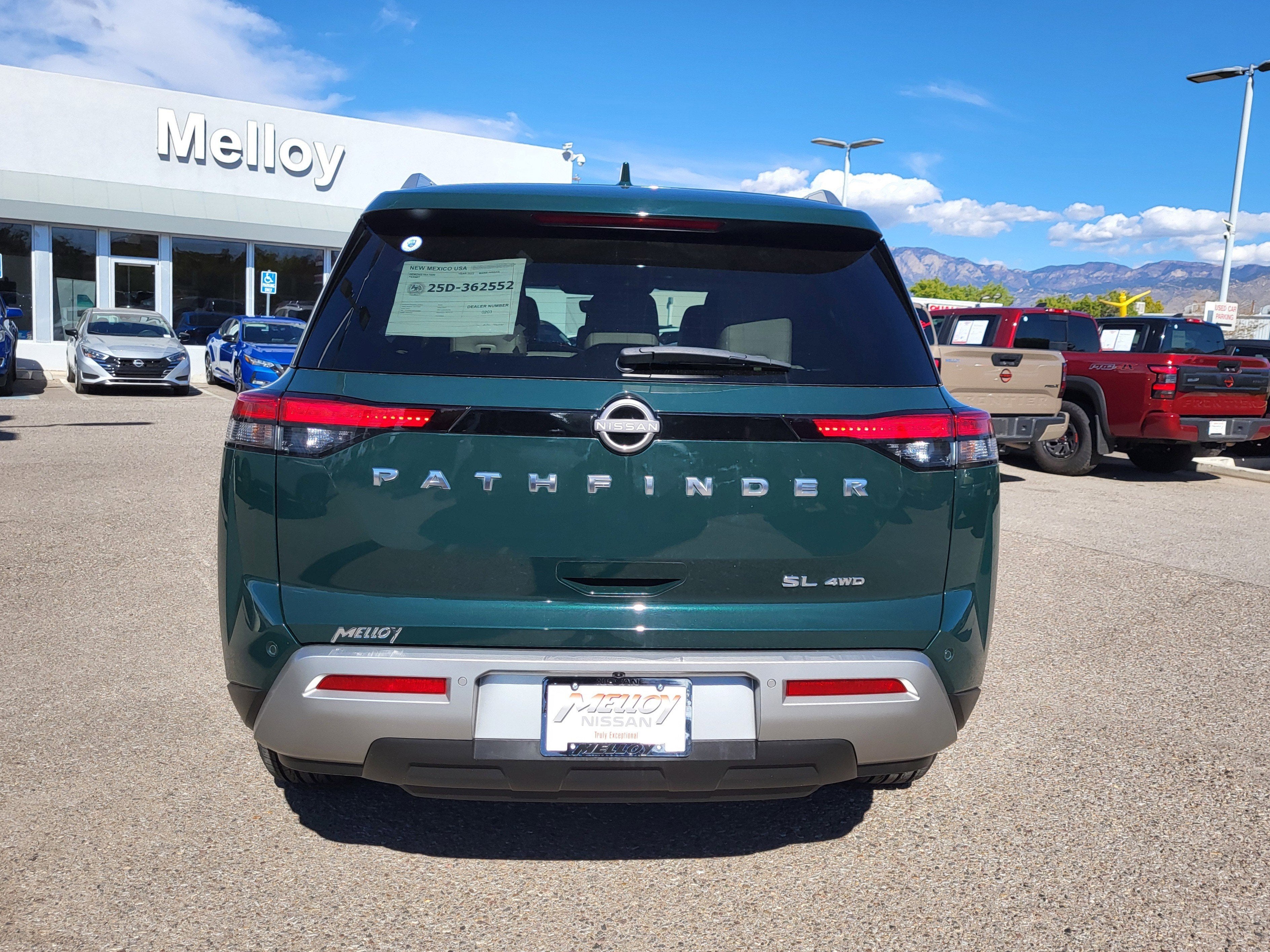 2023 Nissan Pathfinder SL