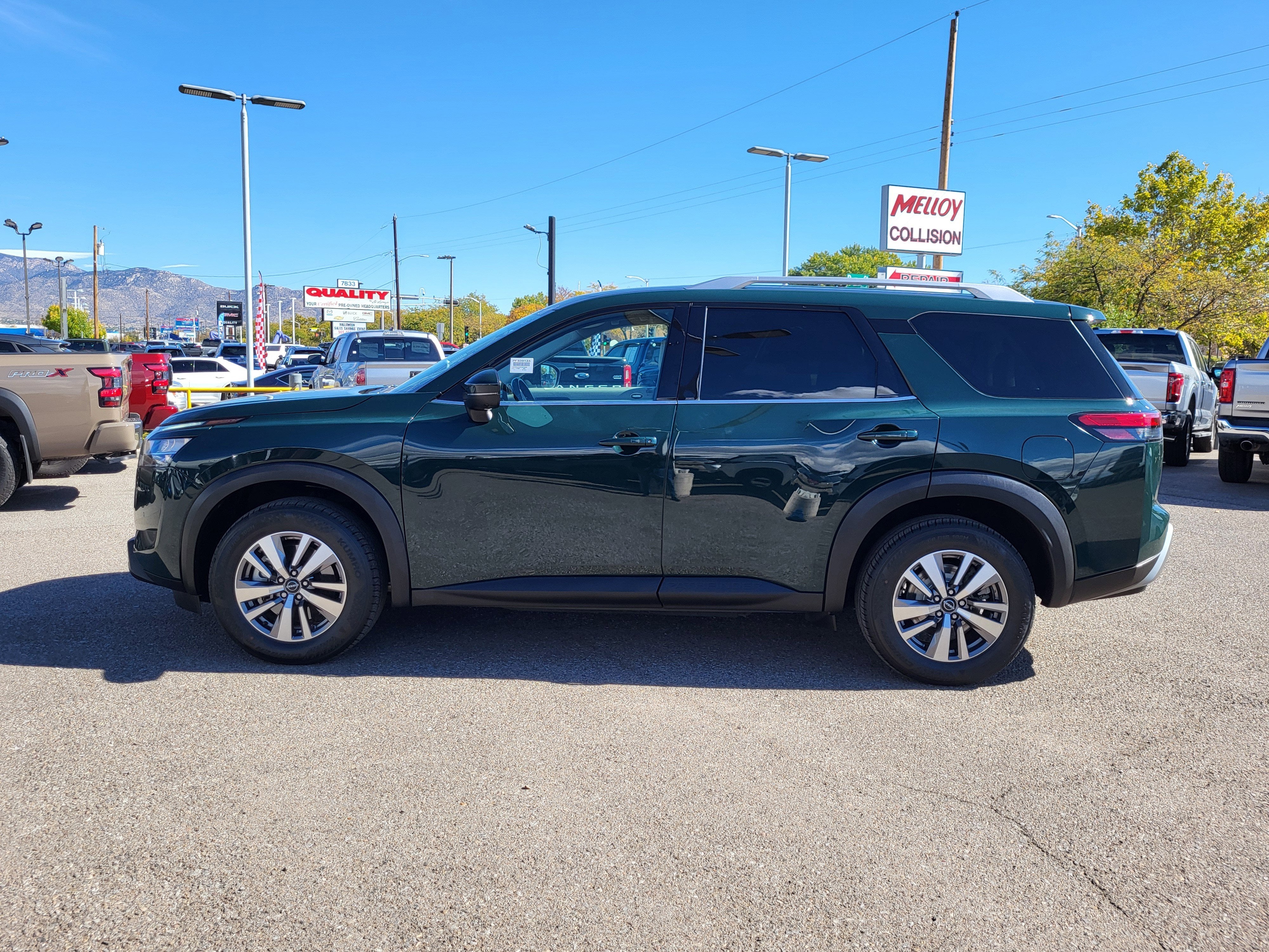 2023 Nissan Pathfinder SL