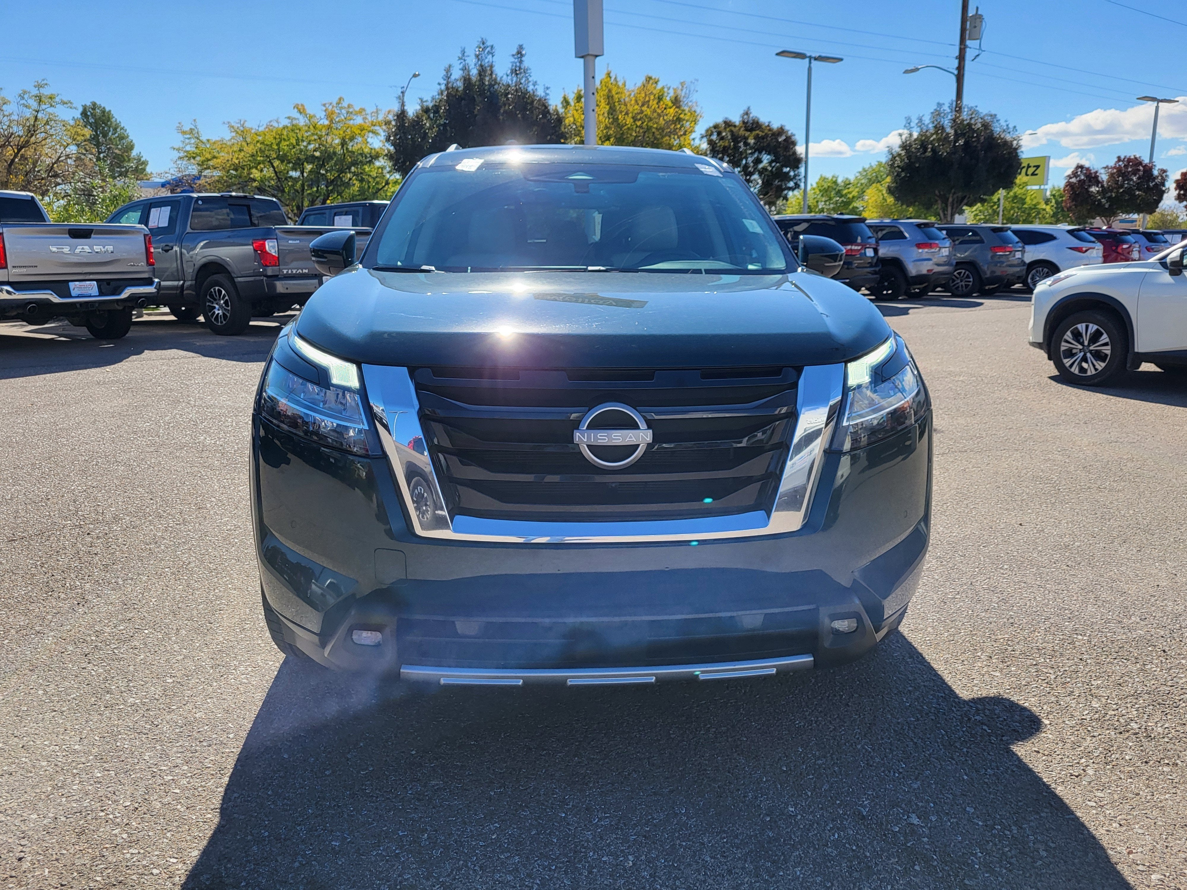 2023 Nissan Pathfinder SL