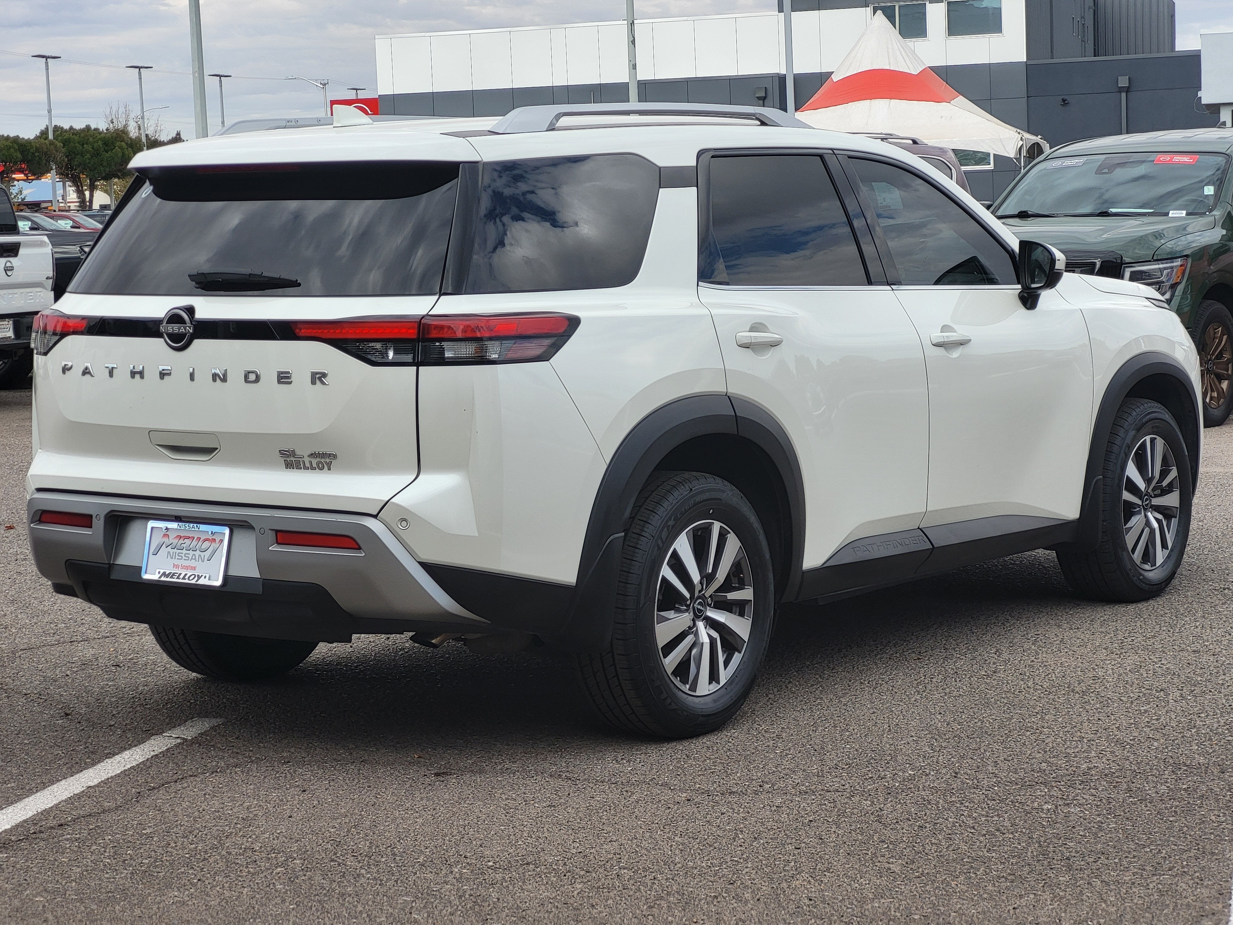 2023 Nissan Pathfinder SL