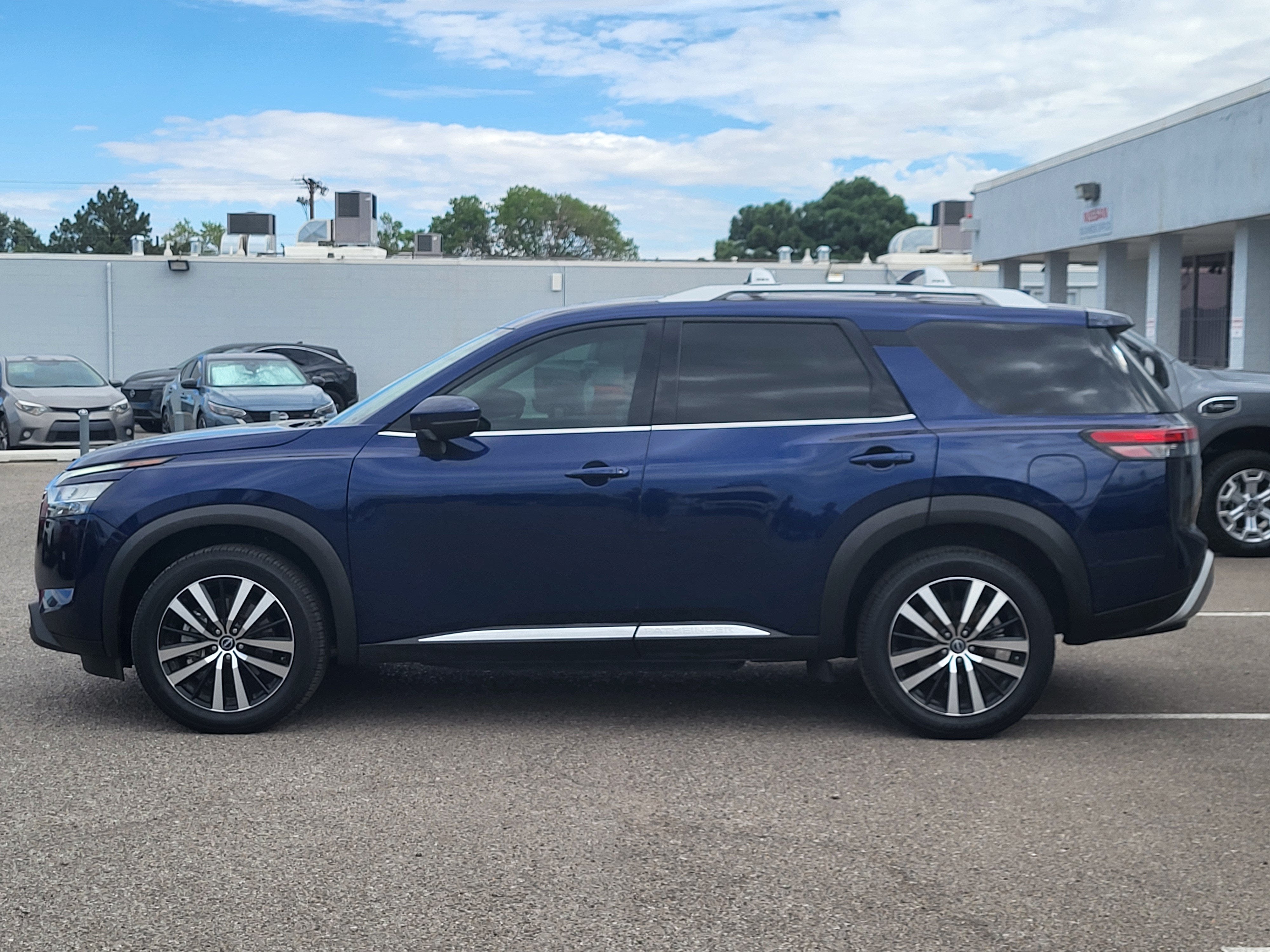 2023 Nissan Pathfinder Platinum